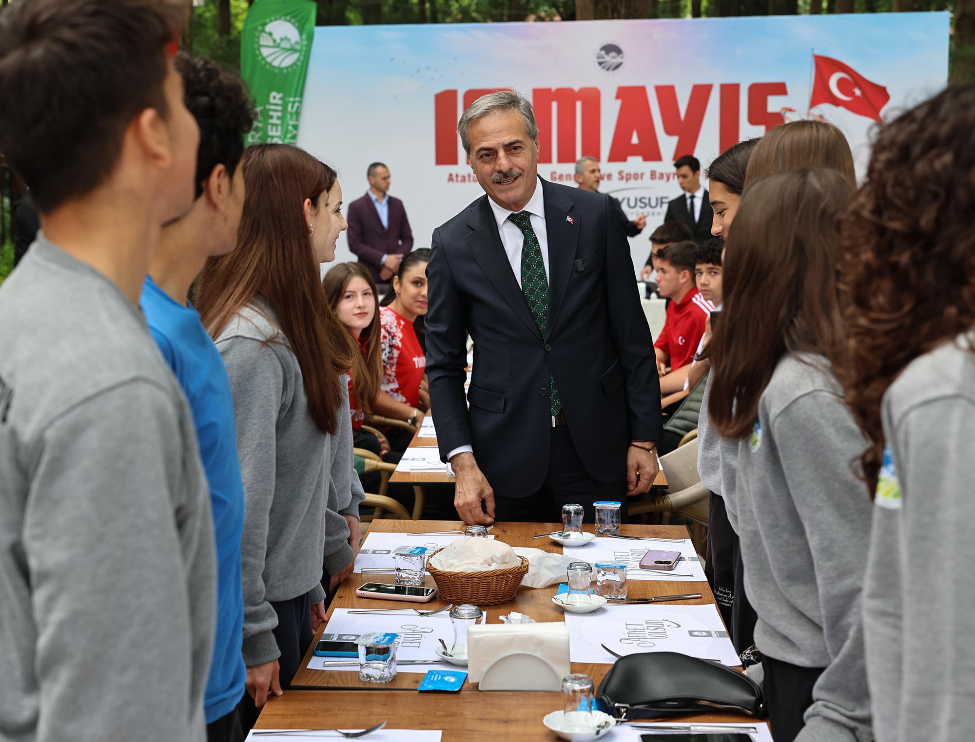 “Şehrimizin ve ülkemizin geleceği gençlerin başarılarından gurur duyuyoruz”