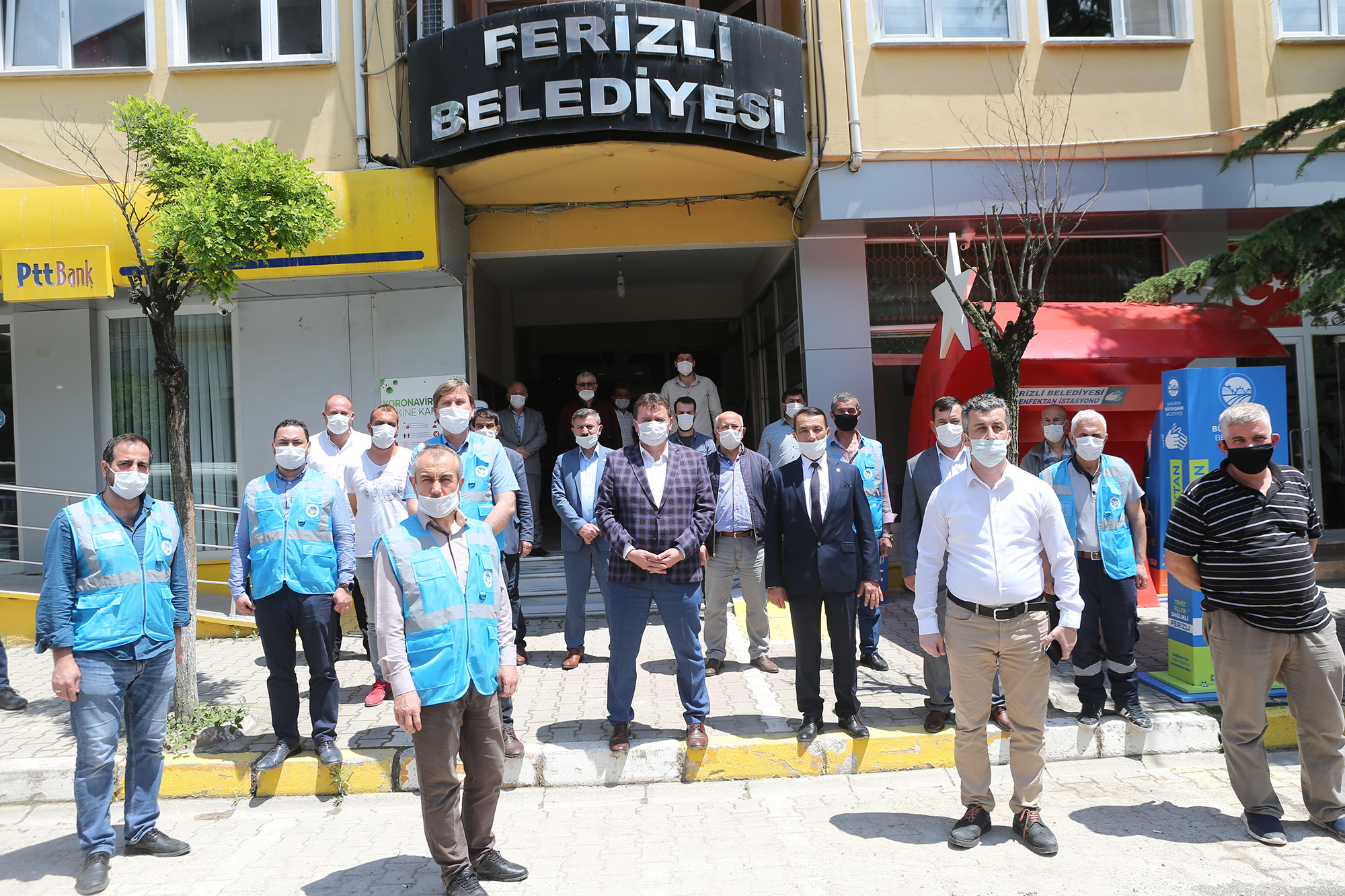 Ferizli’de hanelere maskeler ulaşmaya başladı