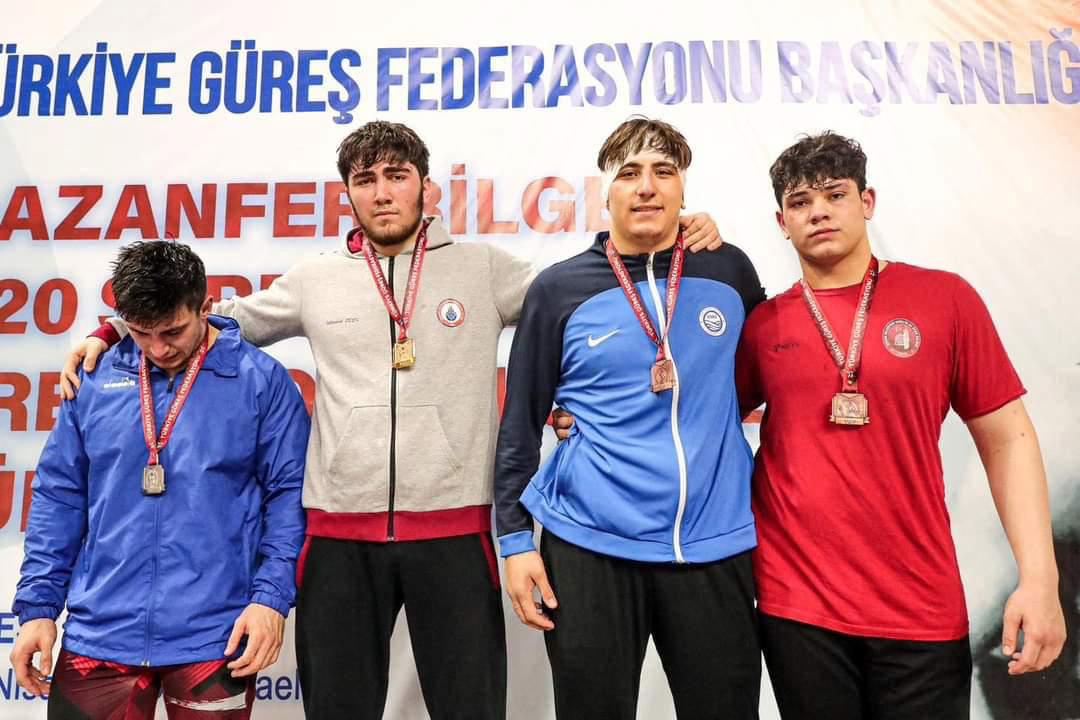 Büyükşehir güreşçileri Türkiye Şampiyonası’na damga vurdu