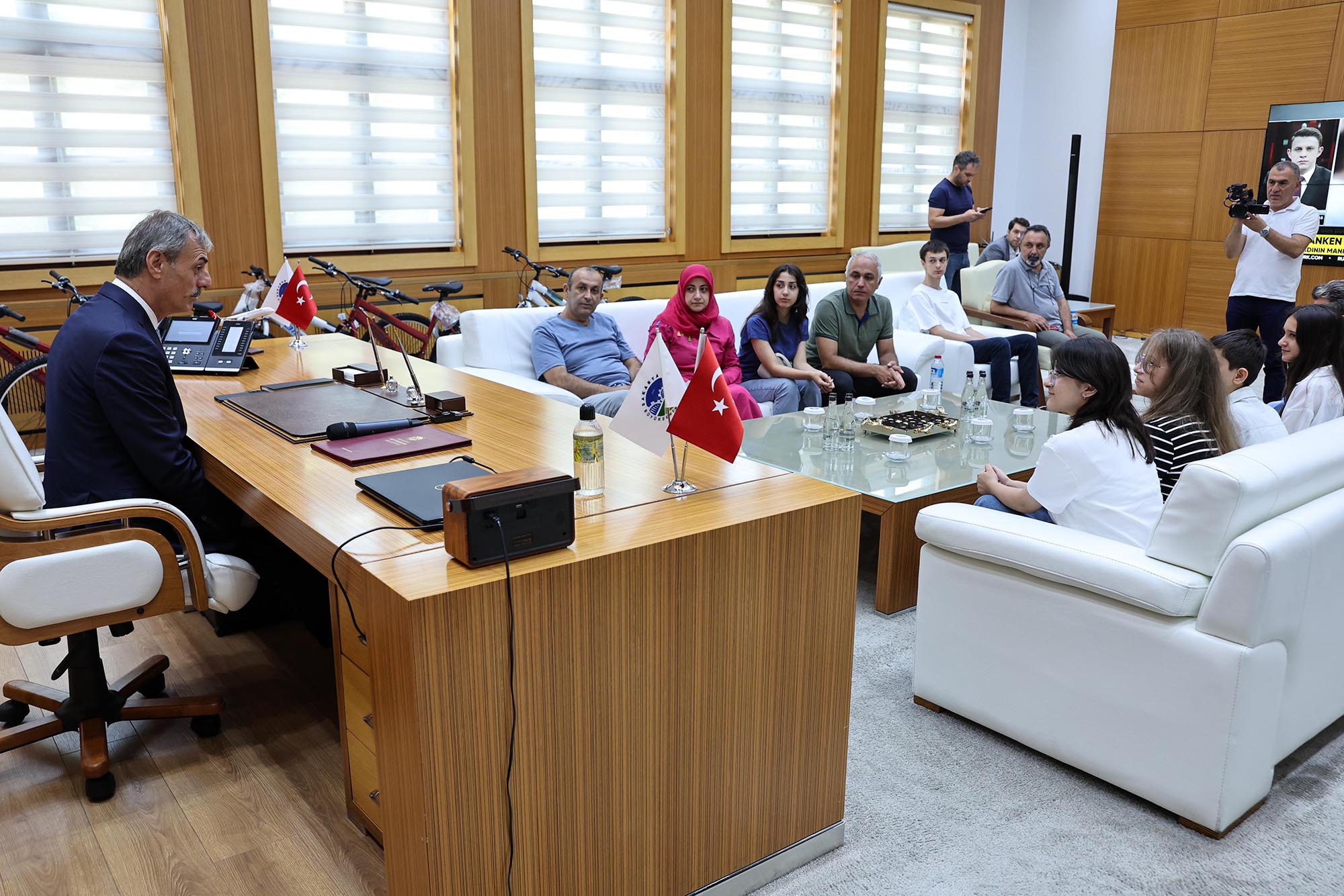 Başkan Alemdar Sakarya’nın LGS şampiyonlarını misafir etti: “Memleketin ve Türkiye’nin geleceği sizlersiniz”