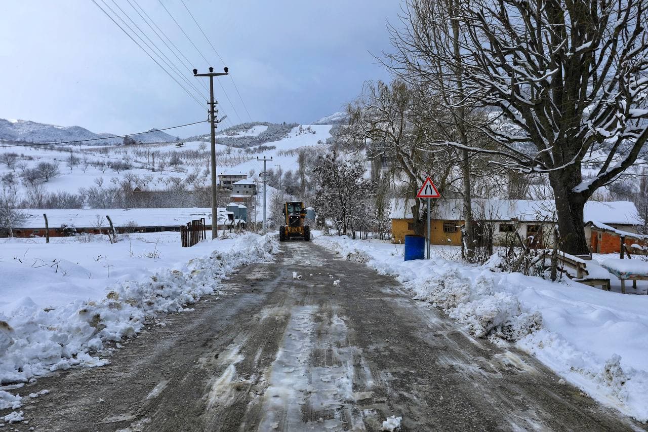49 mahalle yolu ulaşıma açıldı