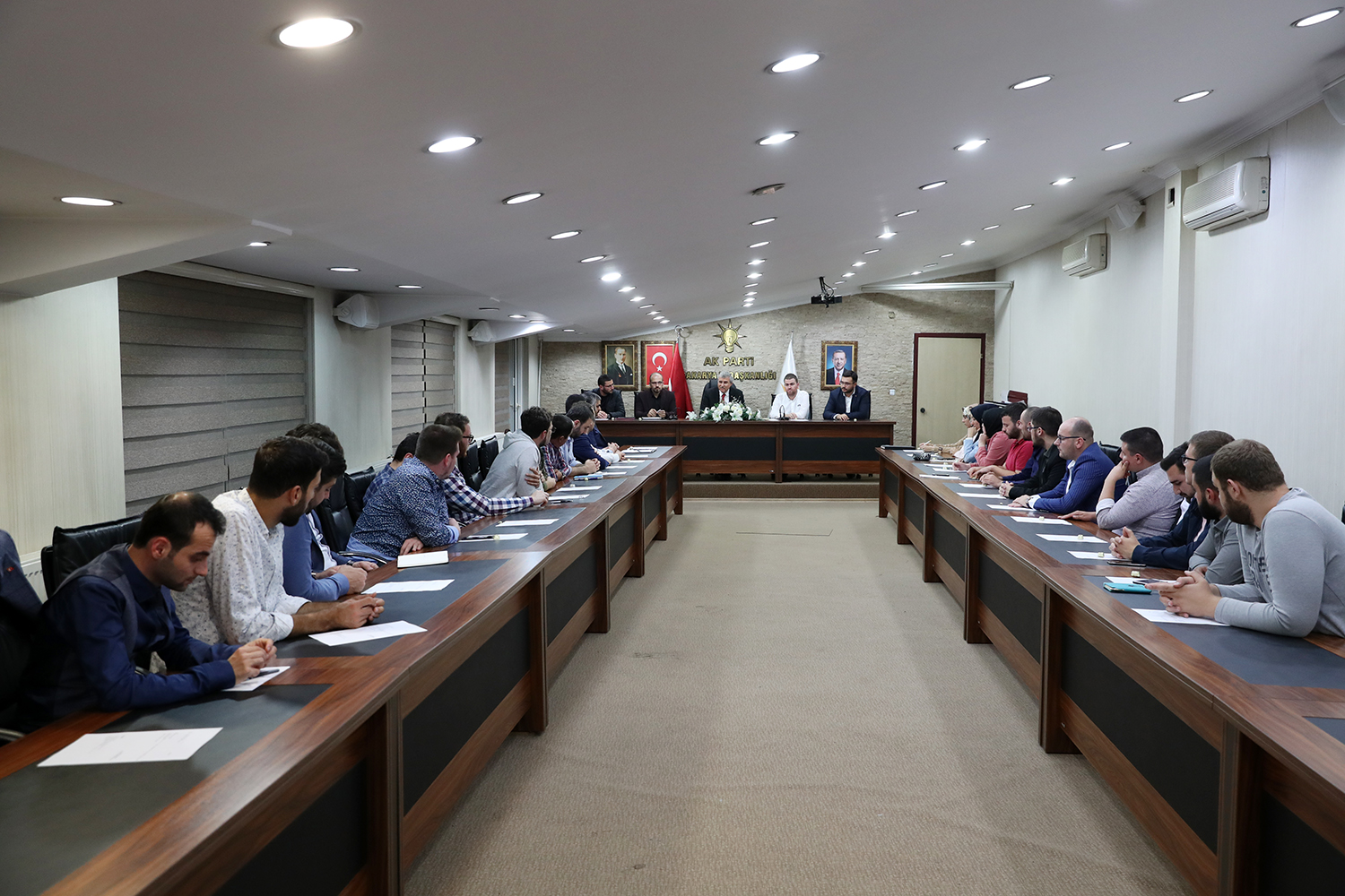 “AK Parti davasını geleceğe gençler taşıyacak”