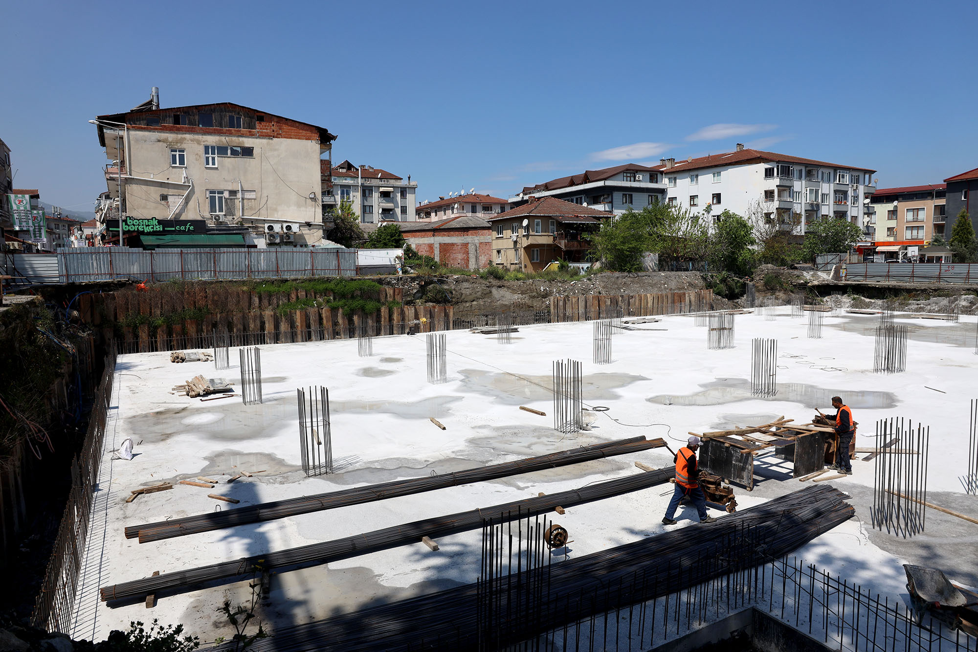 Sapanca’nın yeni meydanı hızla şekilleniyor