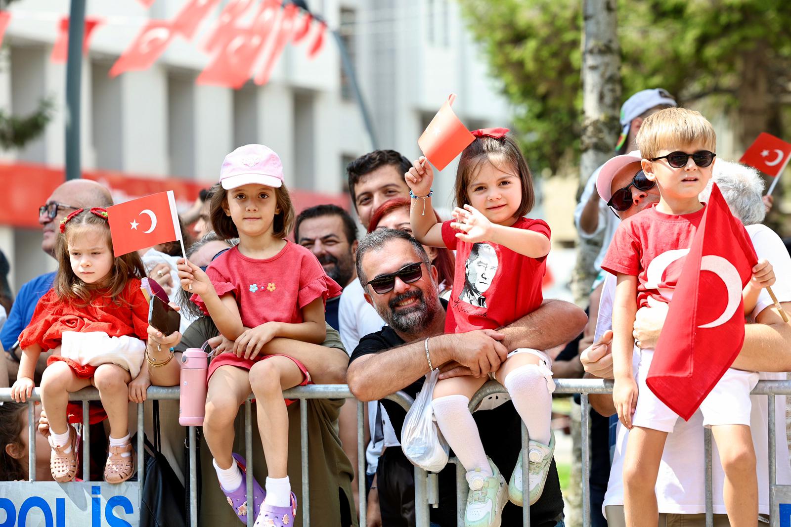 Alemdar, “Zafer coşkumuz ülkemizin dört bir yanında hiç eksilmesin”
