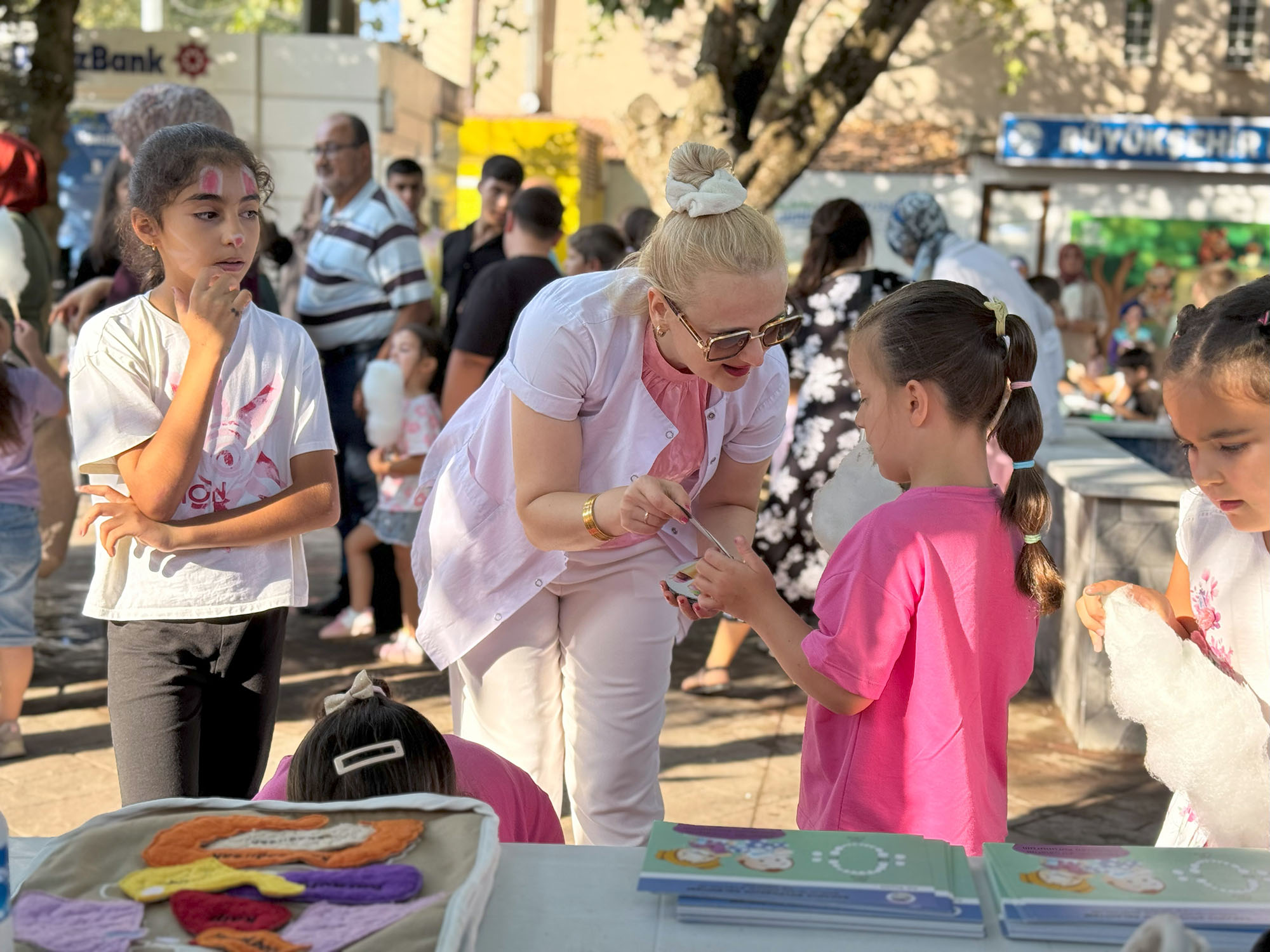 Söğütlü’de çocukların yüzü Gezgin Çocuk Atölyesi ile güldü