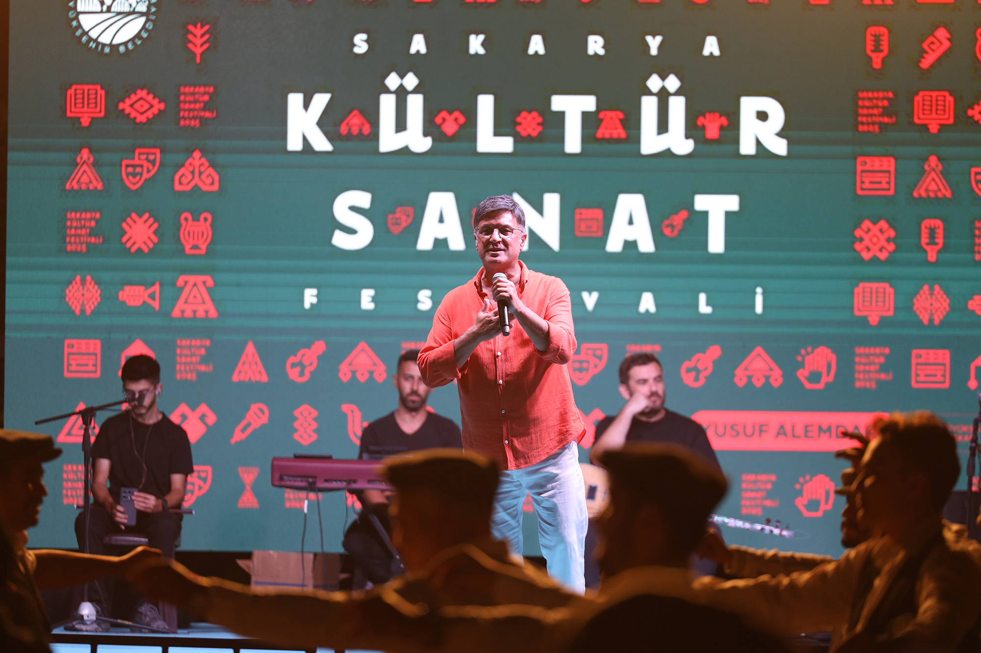 Sakarya’da Kafkas ve İç Anadolu’nun zengin kültürüyle şölen gibi akşam