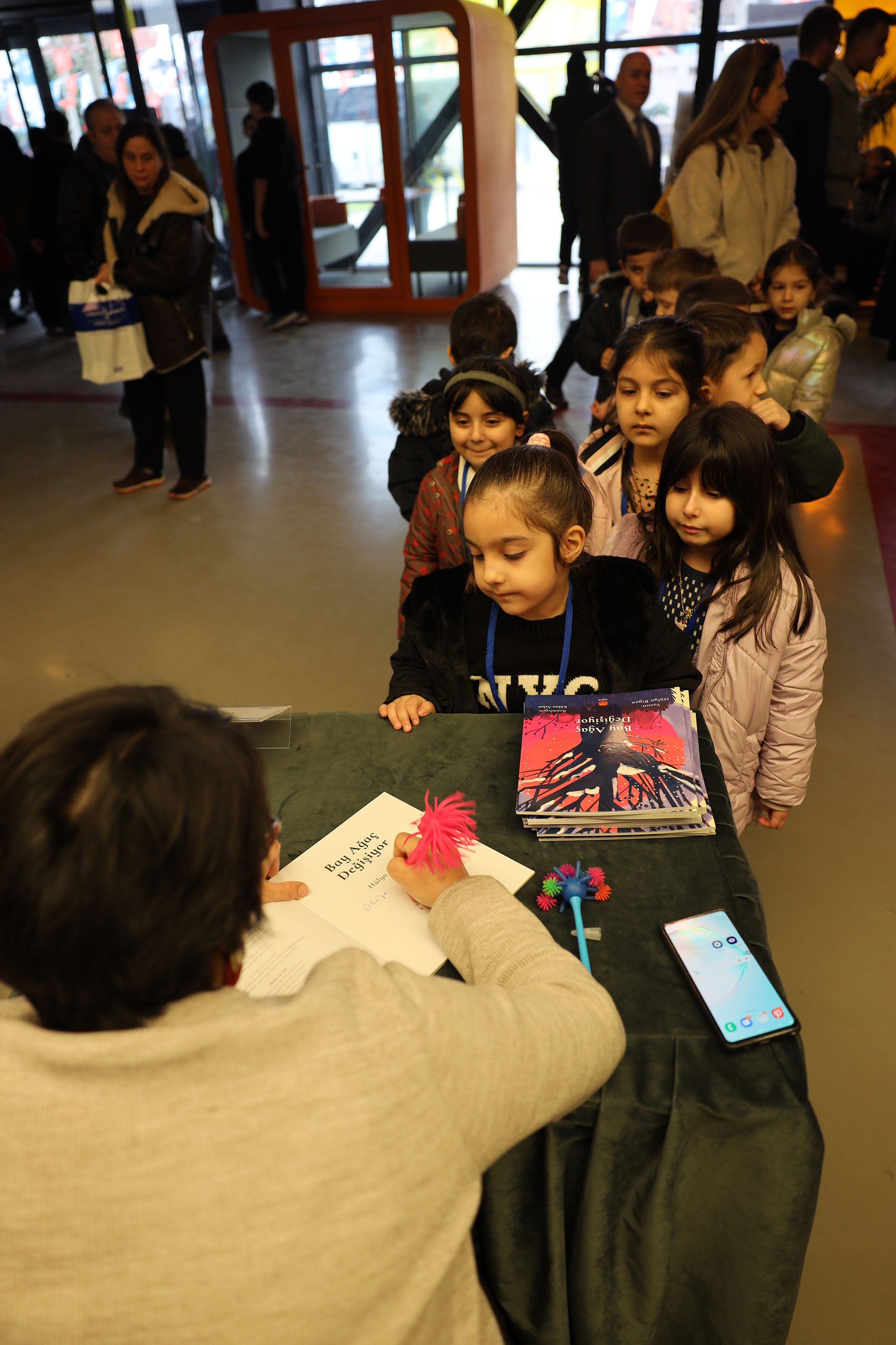 Sakarya Çocuk Edebiyatı Fuarı’na akın ediyor: 2 günde rekor katılım