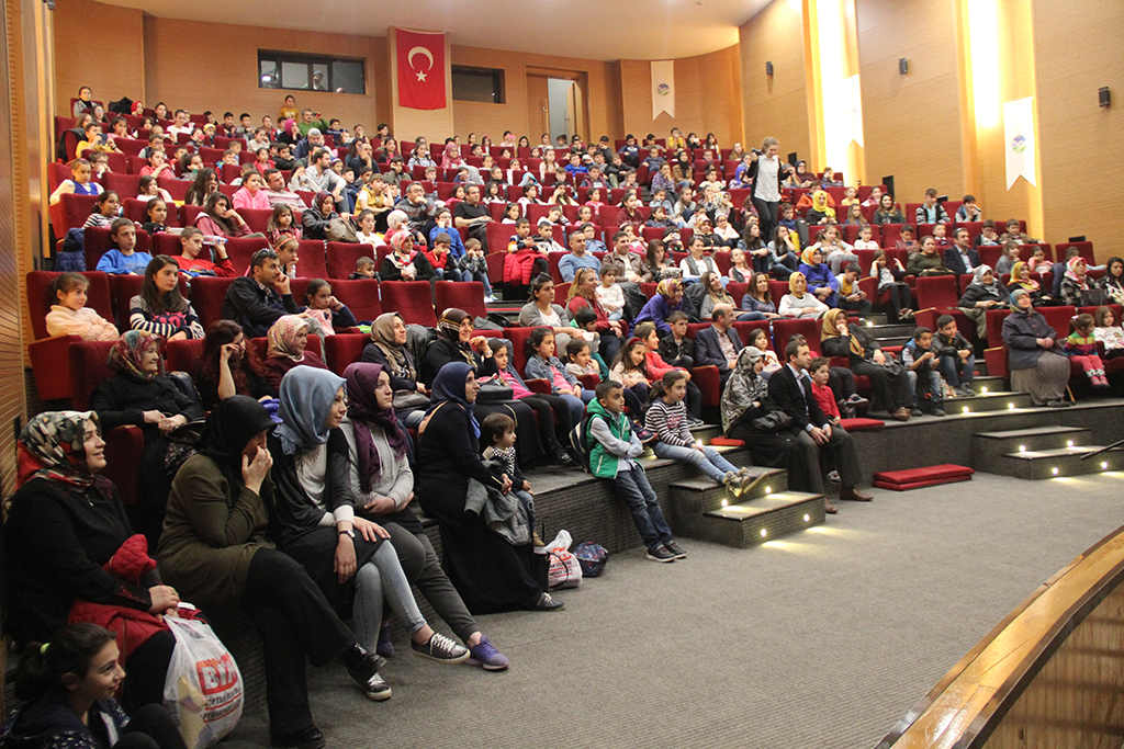 SGM öğrencilerinden ‘Mirasyedi’ performansı