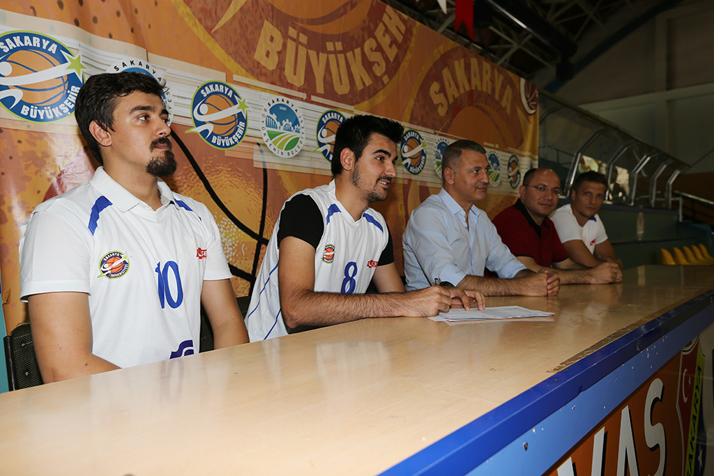 Büyükşehir Basketten 5 İmza Daha