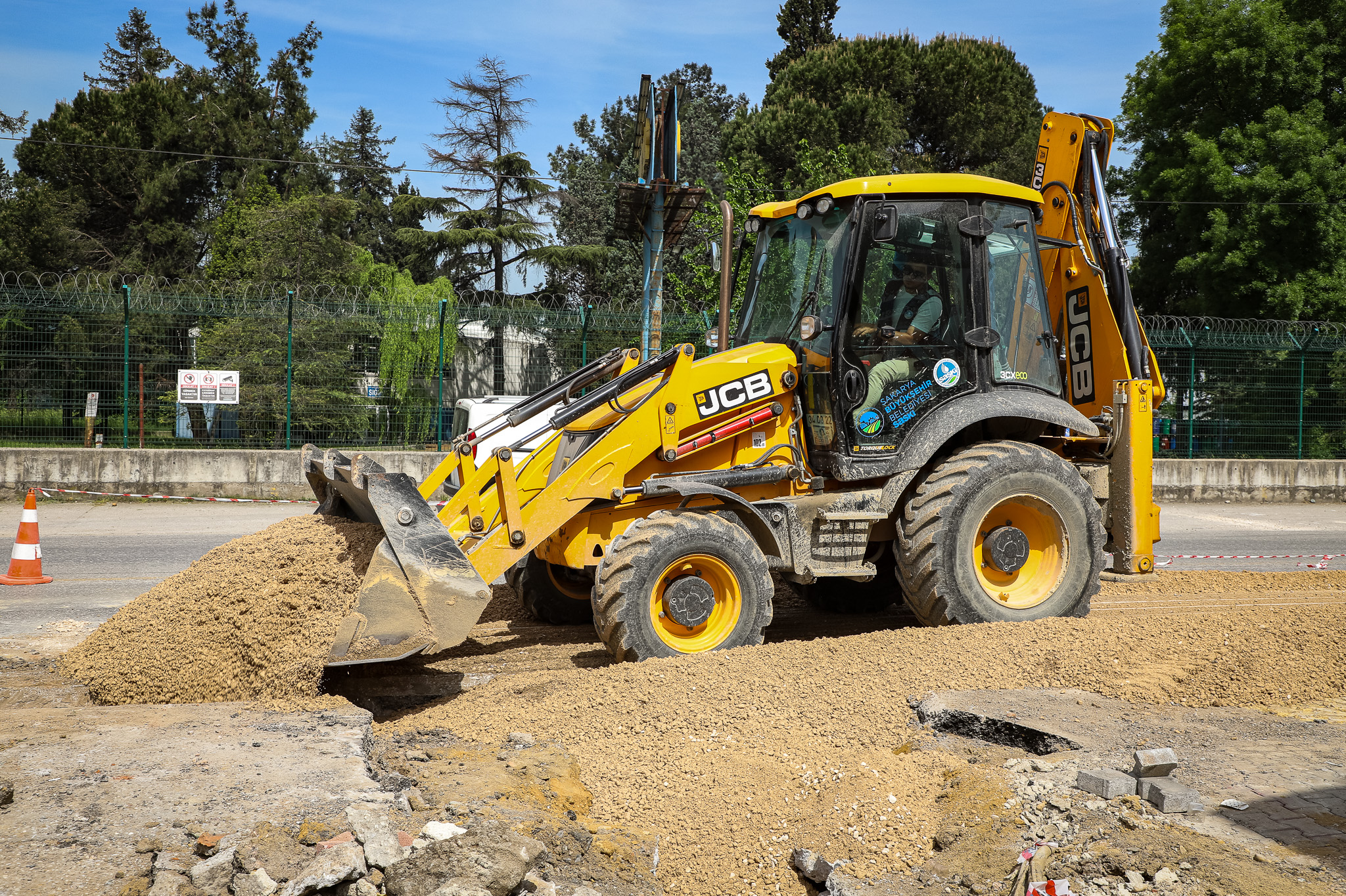 Atatürk Caddesi’nde dönüşüm altyapı ile başladı