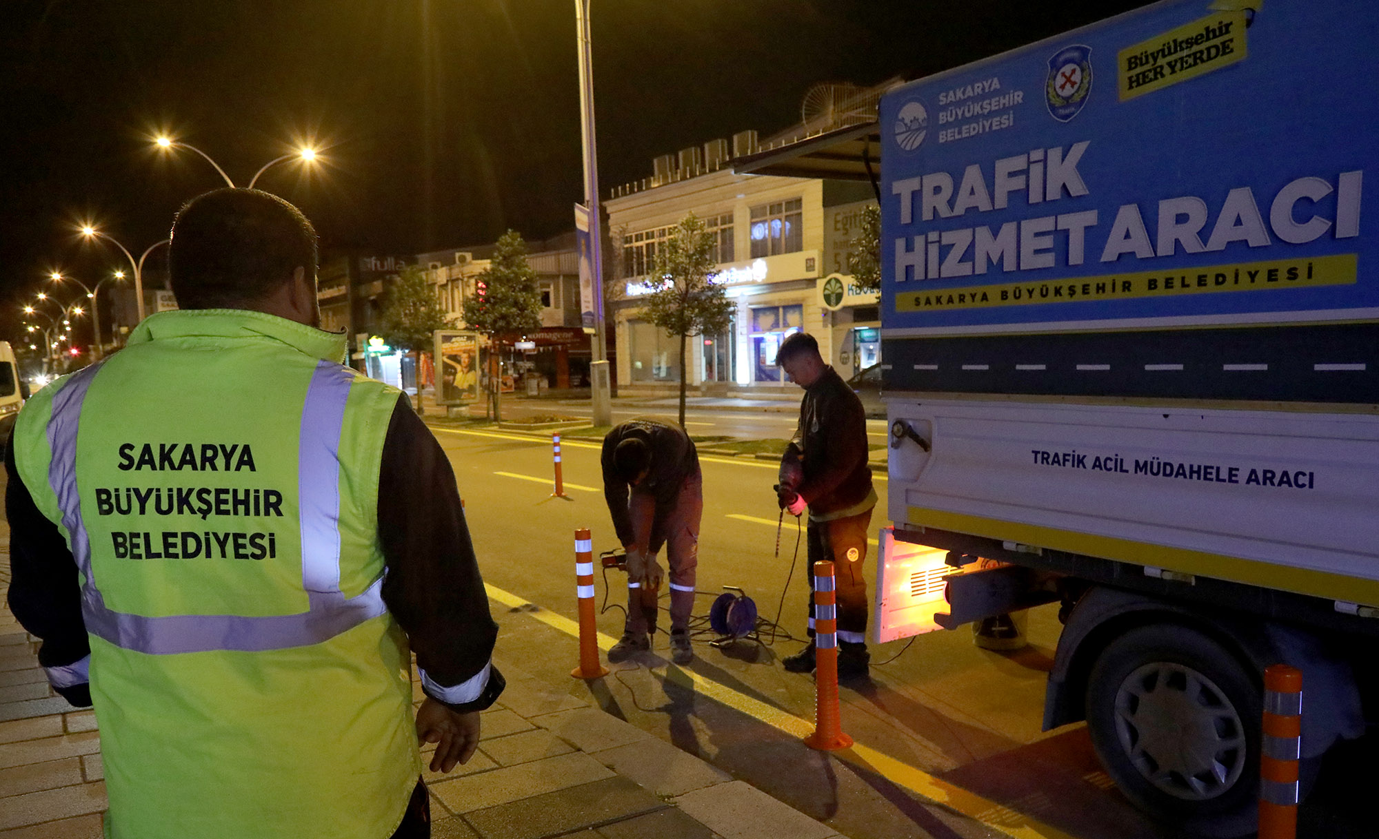  Büyükşehir’den Bosna Caddesi’ne estetik katan gece mesaisi