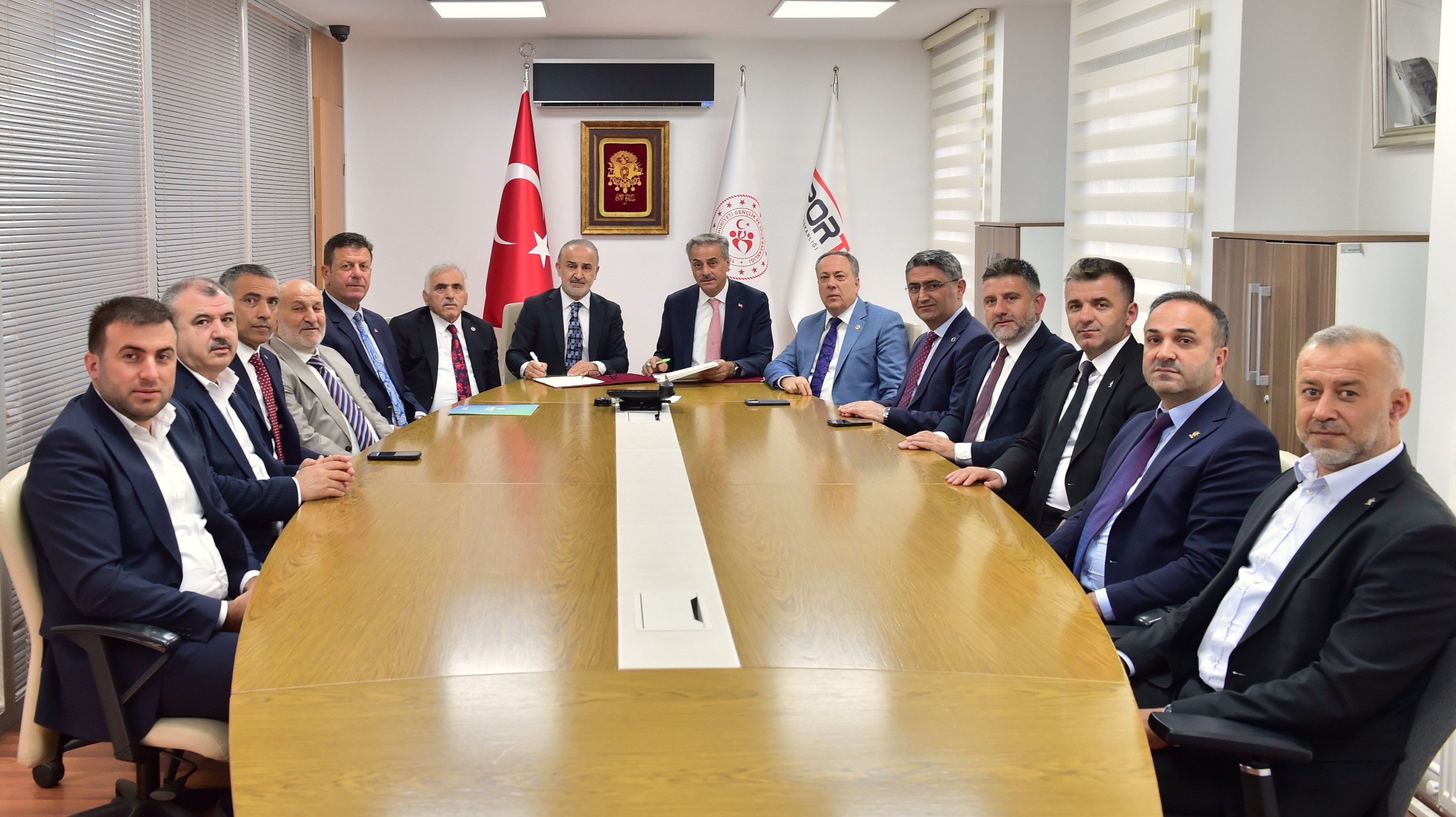 Sakarya’ya yatırım yağmuru: Tarihi projeler yükselirken Ankara’da bir imza daha atıldı