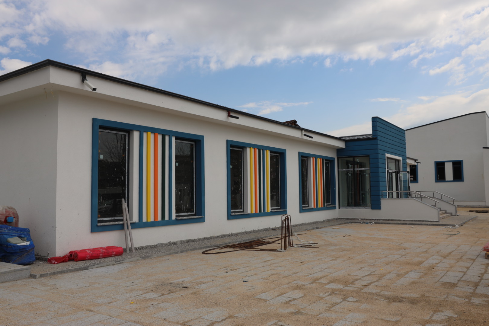 Arifiye Yüzme Havuzu ve Gençlik Merkezi hızla tamamlanıyor