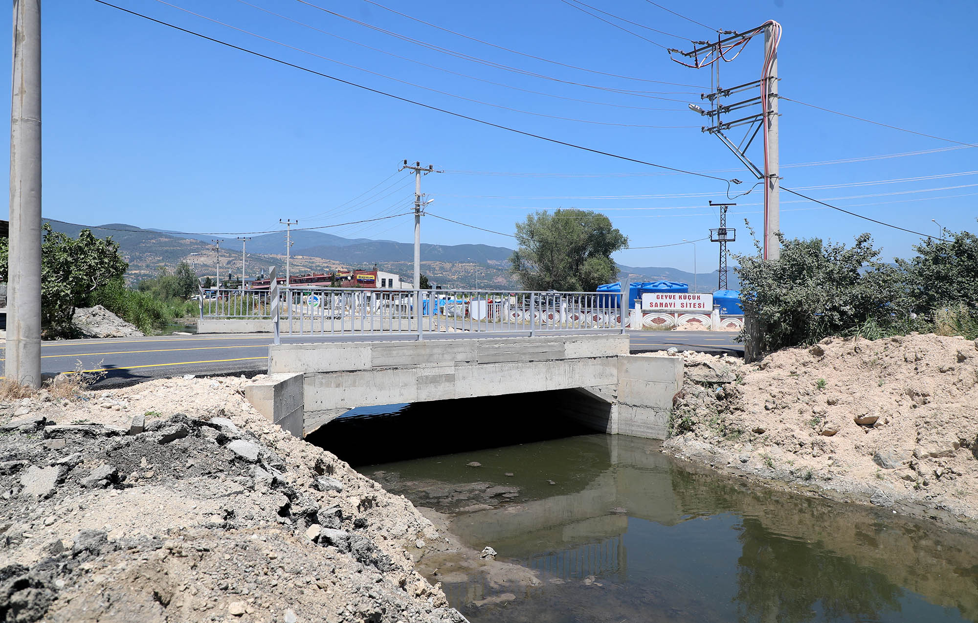 6 mahalle ulaşımının damar noktası Büyükşehirle yeni yüzüne kavuştu