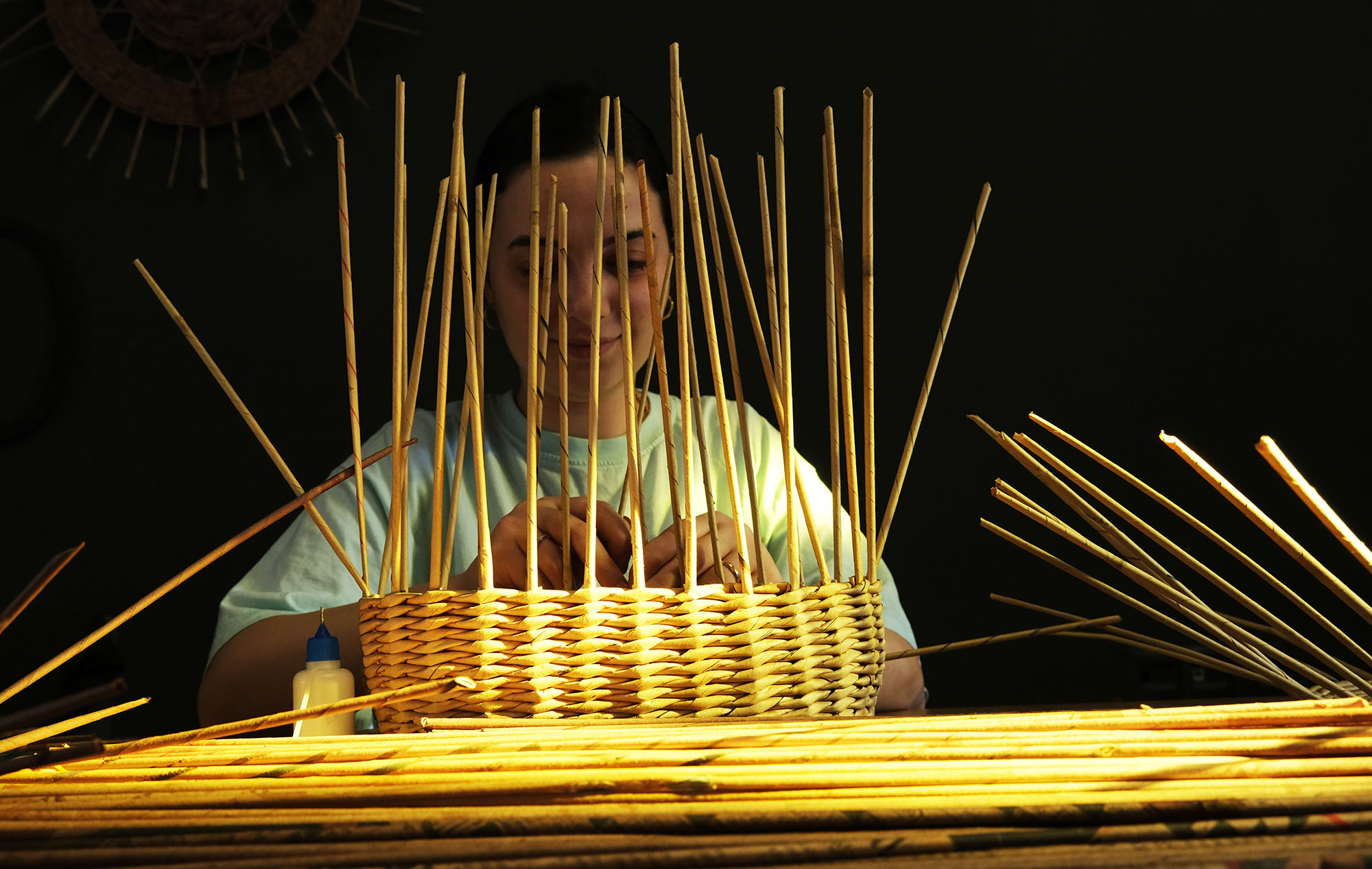 Çöpten hayata kâğıdın yolculuğu. Atık maharetli ellerde sanata dönüşüyor