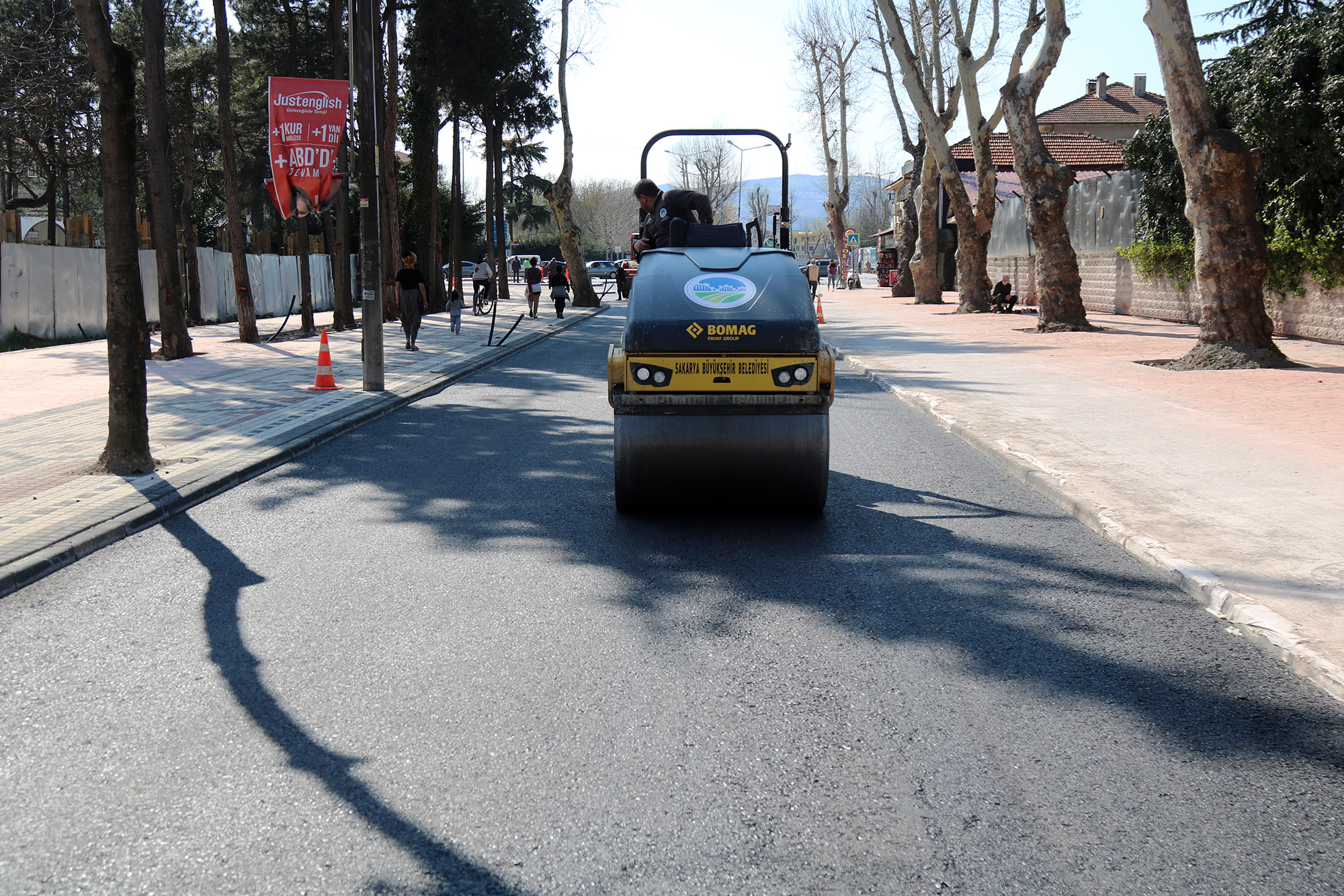 Çark Caddesi şimdi yeni yüzüyle: Kaldırım, yürüyüş yolu ve asfalt tamam