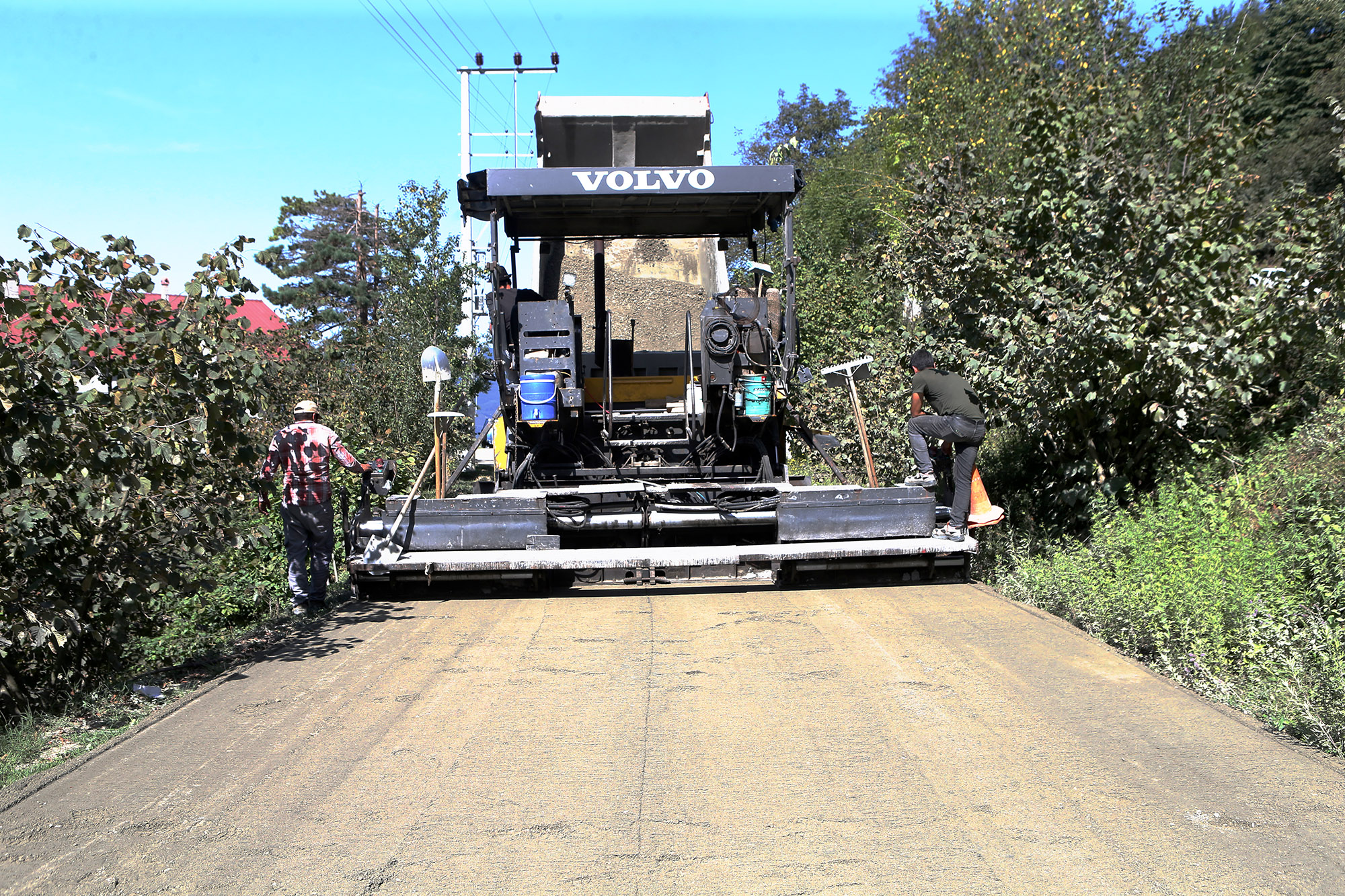 Büyükşehir’den 5 mahalleye beton yol