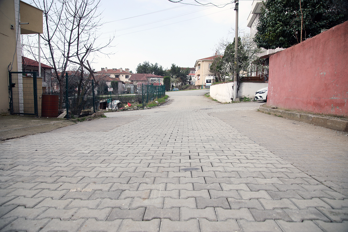 Erenler’de altyapının tamamlandığı bölgeler yenileniyor