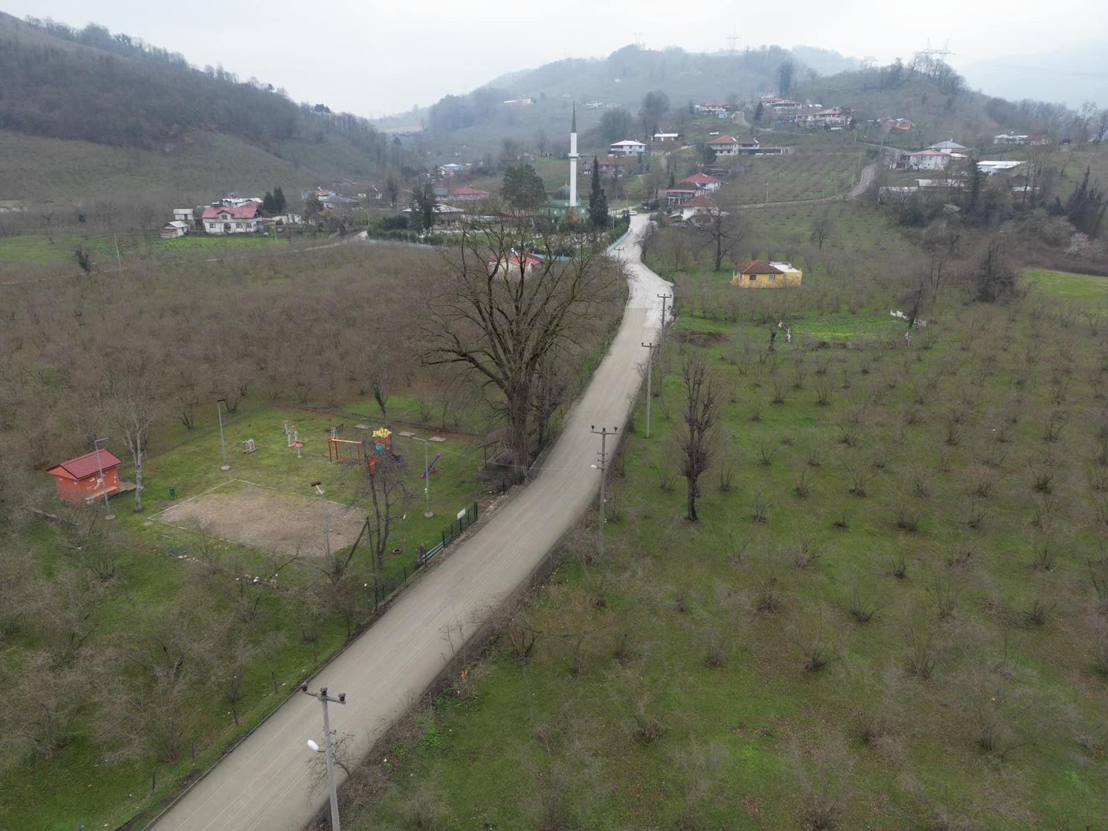 Akyazı Ballıkaya’da beton yol çalışmaları tamamlandı