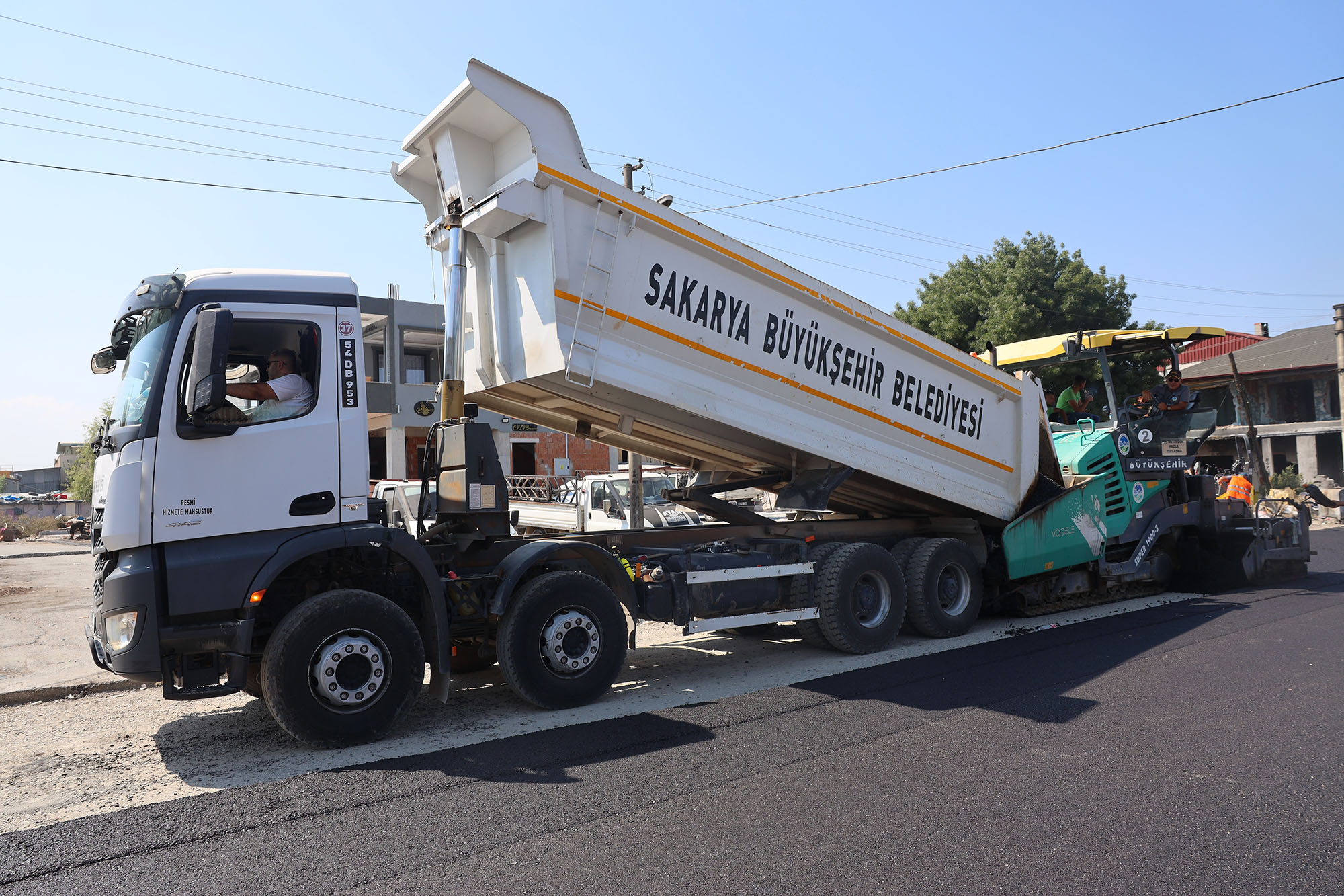 Erenler’de 19 sokağın altyapı ve üstyapısına Büyükşehir eli