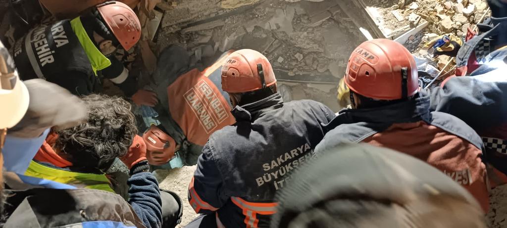 Sakarya ekibi bir gecede iki mucize yaşadı