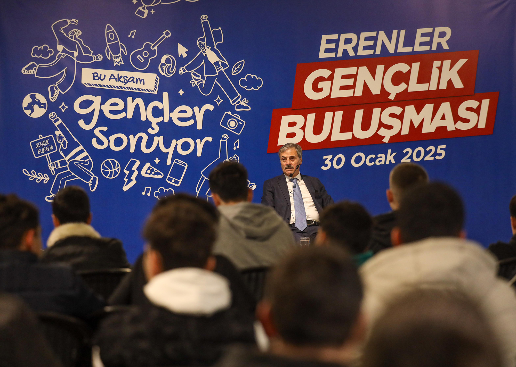 Gençler için Kapalı Spor Salonu, Bilim Merkezi, Kütüphane…