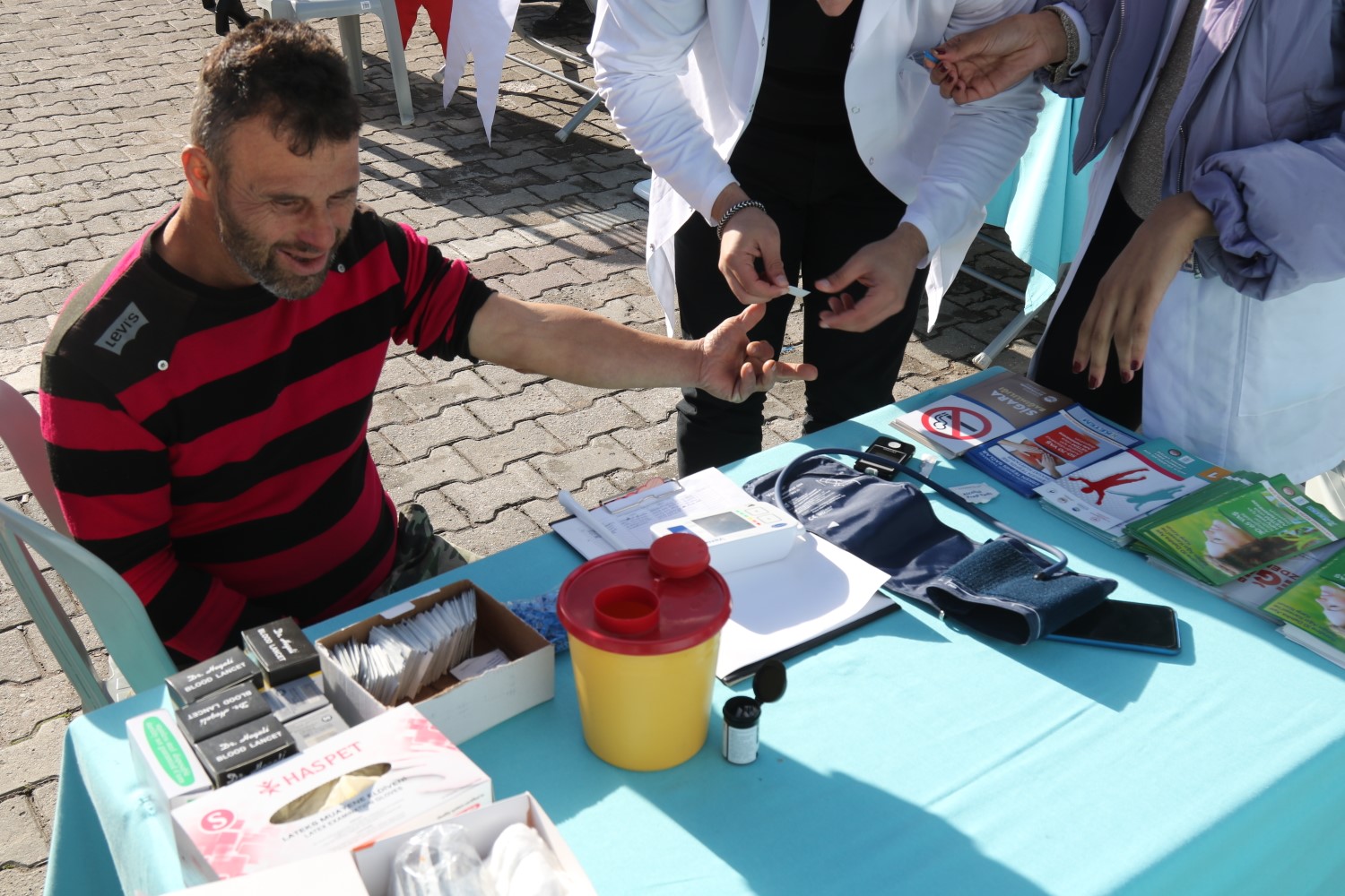 Bu sokakta şifa var. Büyükşehir projesi ilk durağında 500 kişiyi ağırladı