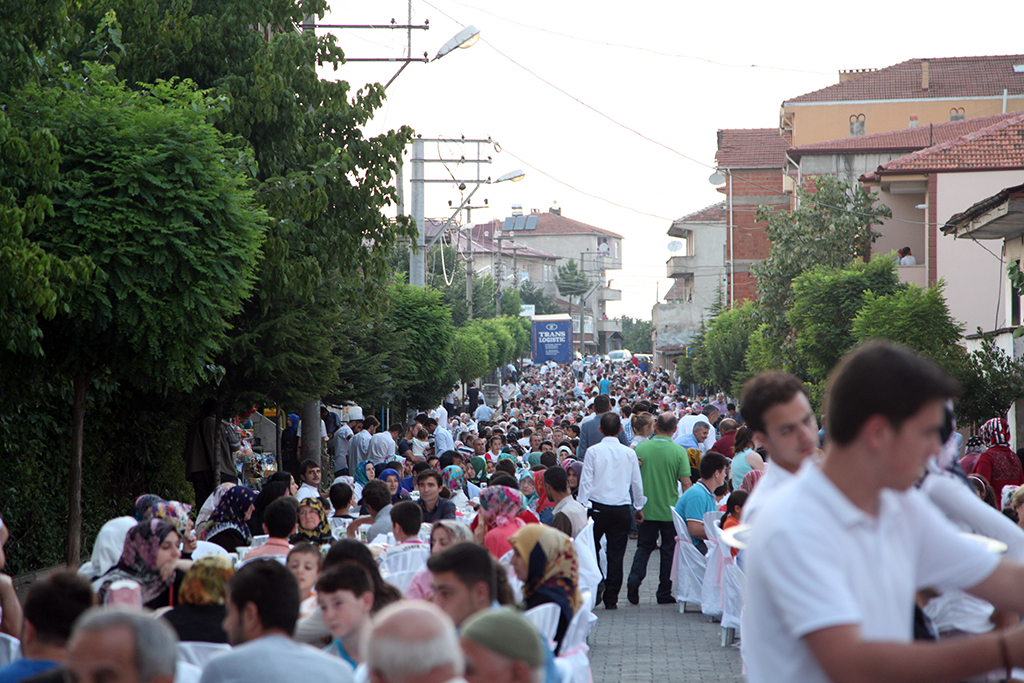 Ferizli Sofralarında Gönüller Buluştu