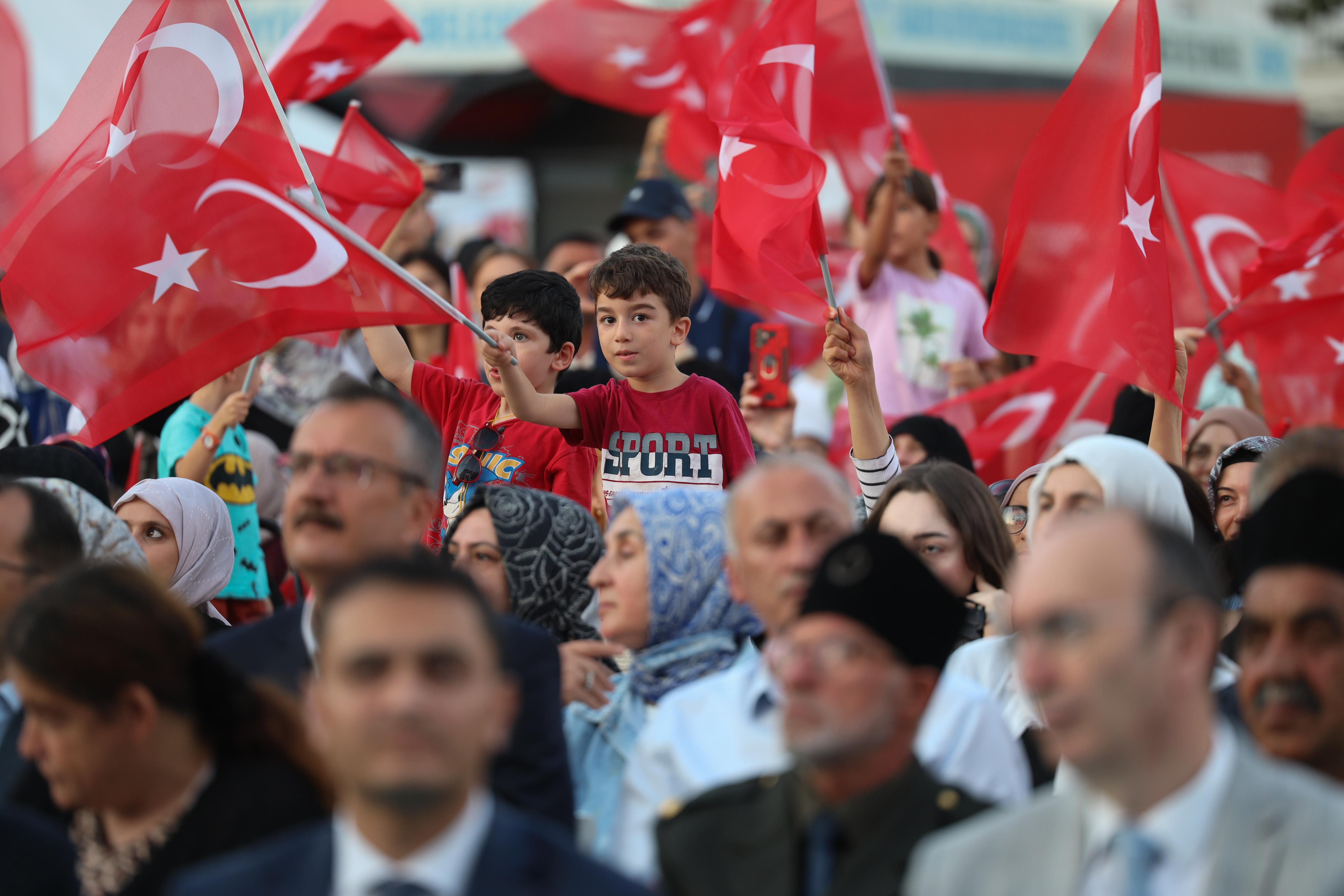 “O gece dünya, inananların vatan uğruna neler yapabileceğini izledi”