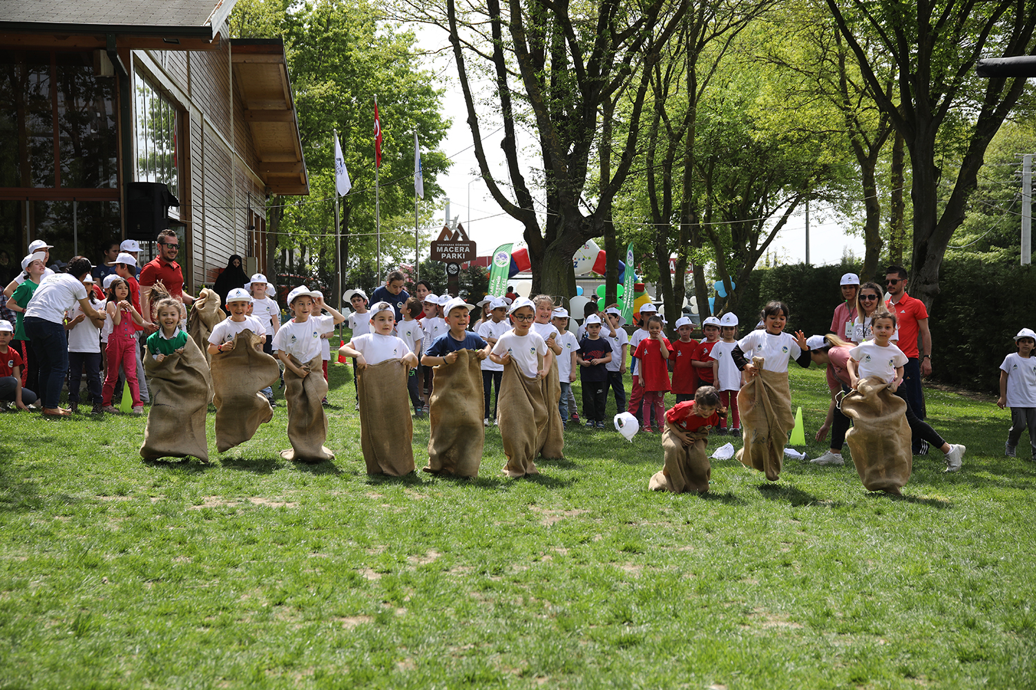 Çocuklar Macera Park’ta doyasıya eğlendi