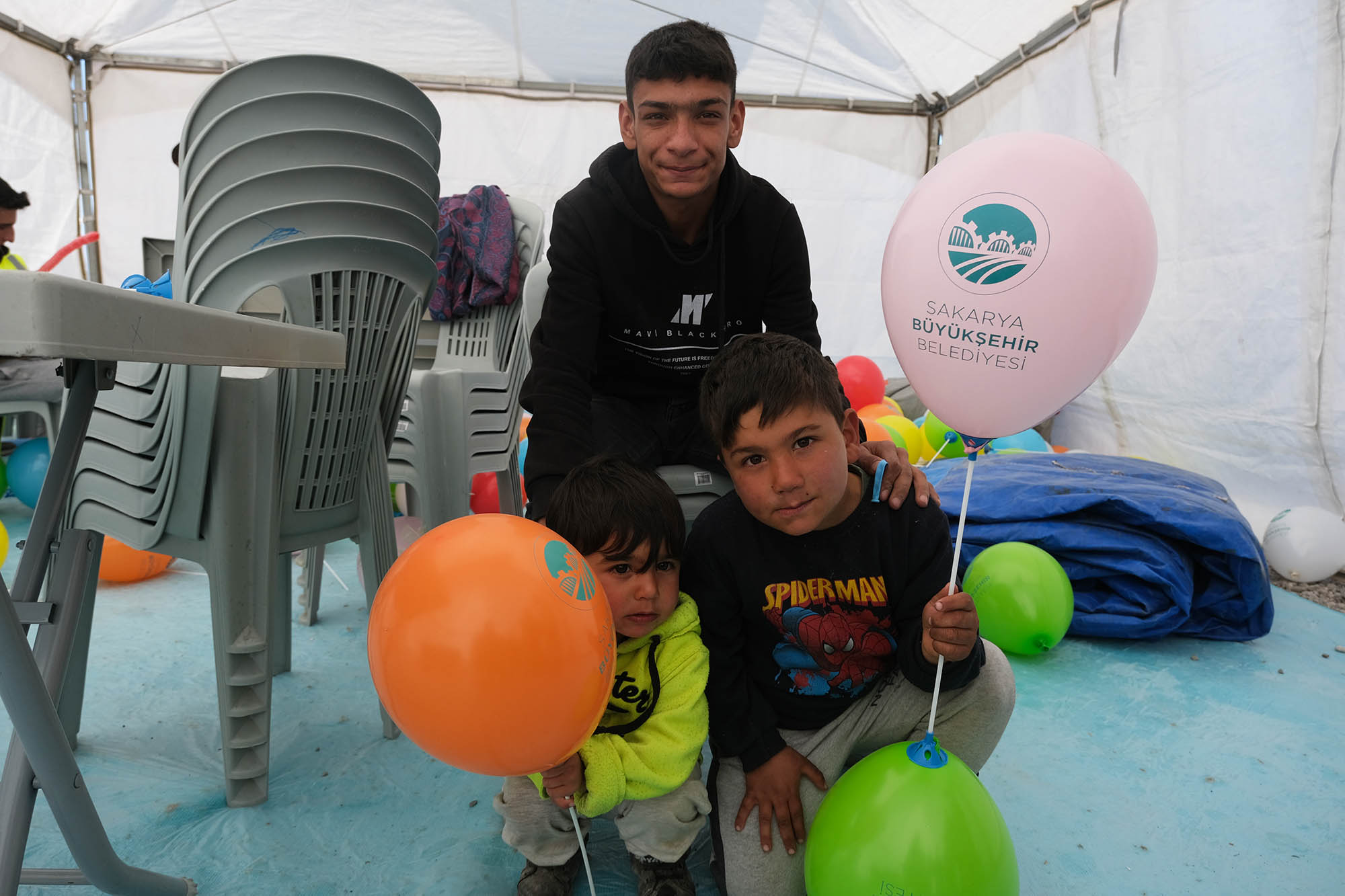 Büyükşehir deprem çocuklarının yüzünde tebessüm oldu