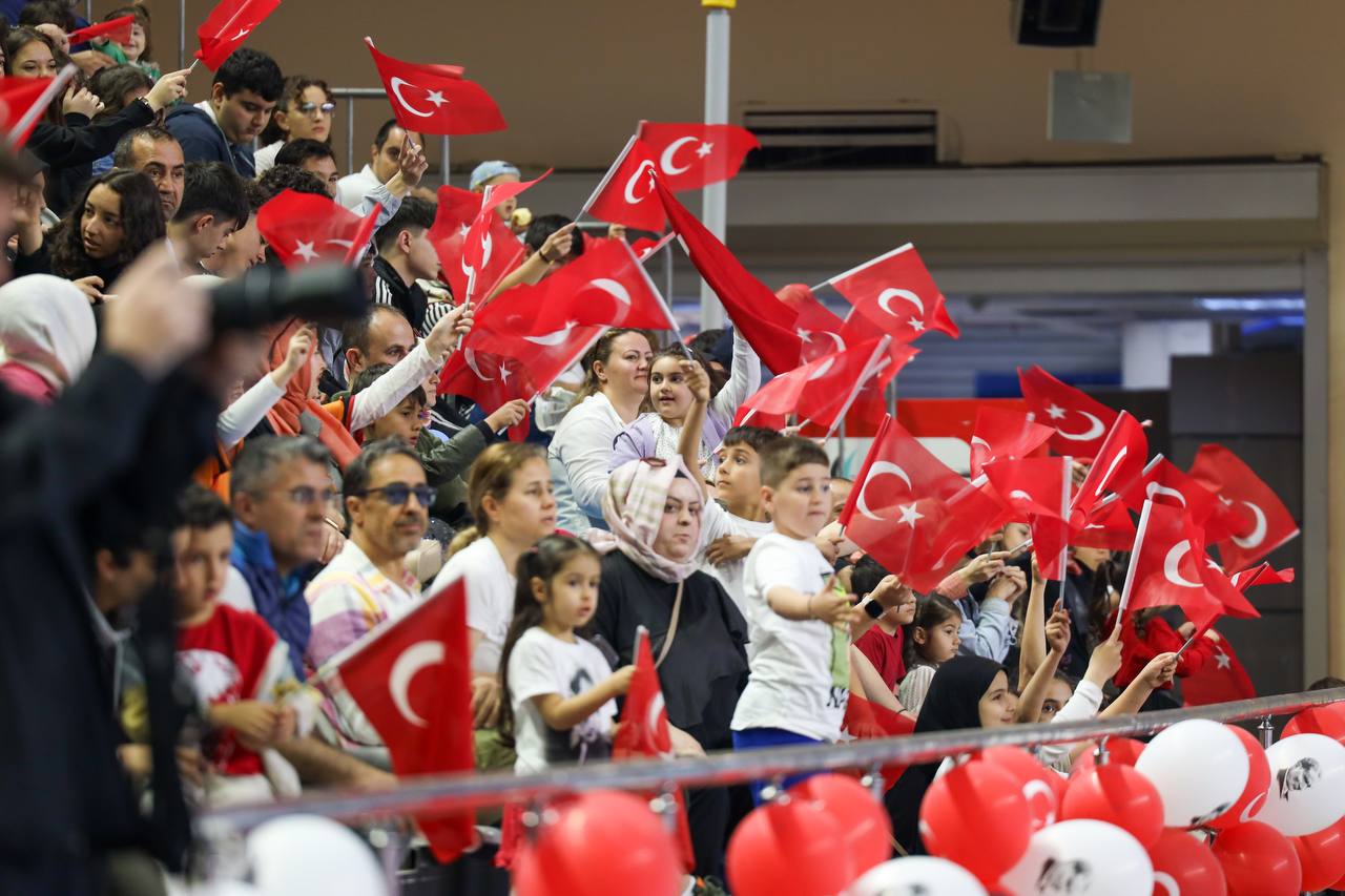 “Gençlerimizin her zaman destekçisi olacağız”