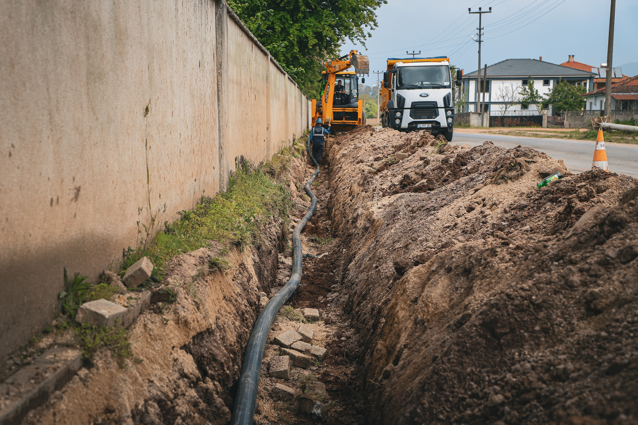 Hendek Uzunçarşı'da suyun basınç sorunu çözüldü