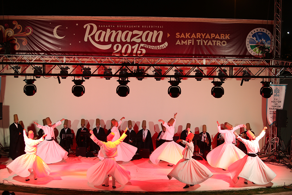 Tasavvuf Müziği Topluluğu Sahne Aldı