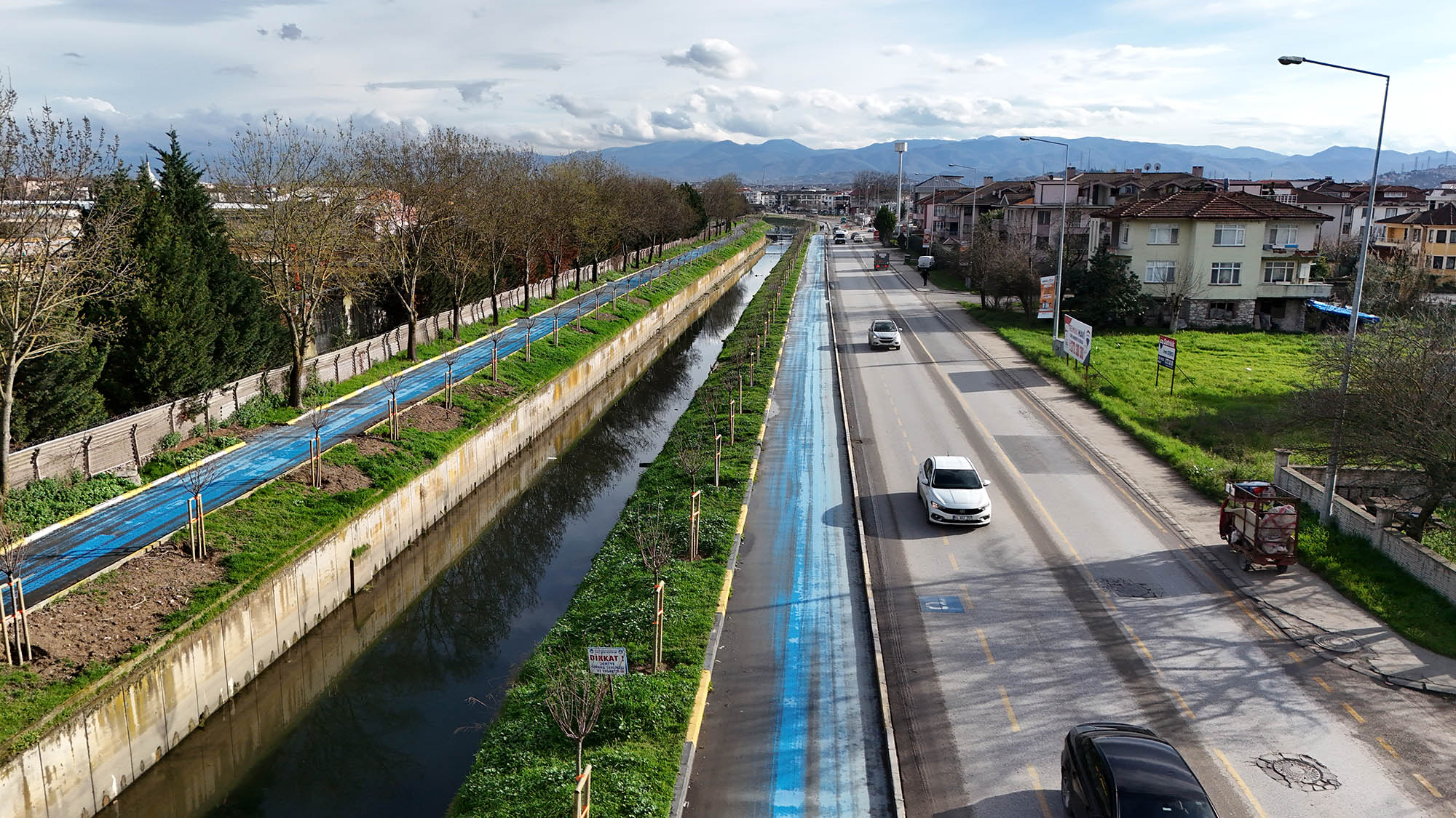 Büyükşehir’in ‘Yeşil Şehir’ vizyonu sahada: 3 ayda 2 bin 500 ağaç toprakla buluştu