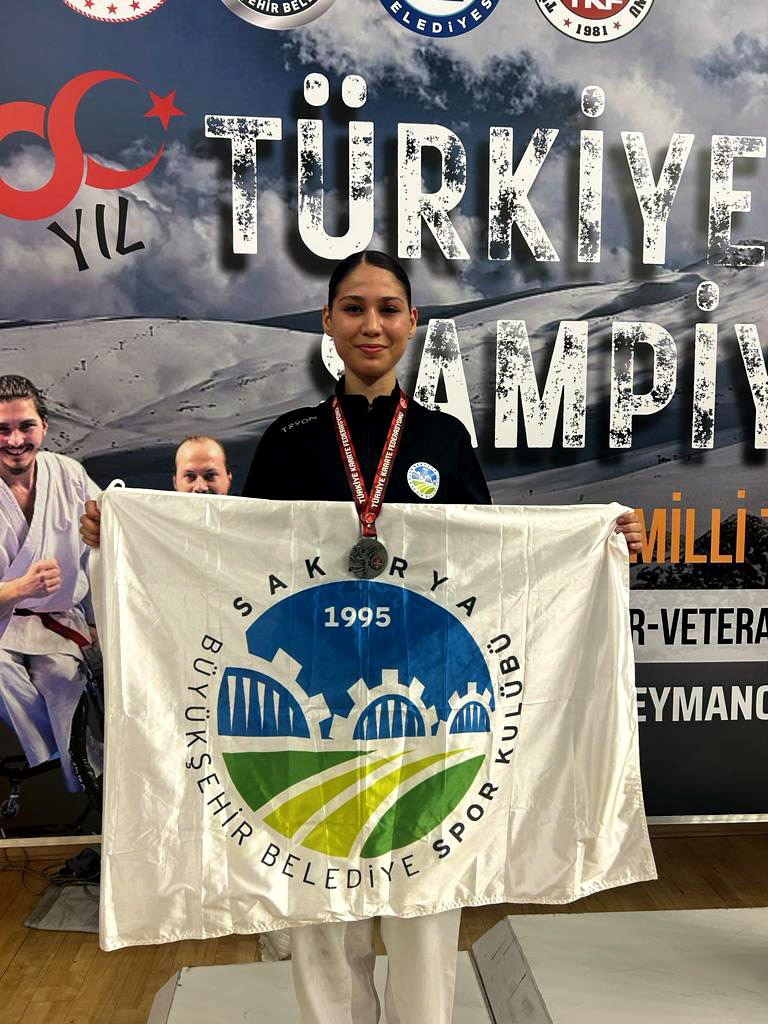 Büyükşehir’in karatecisi Bursa’da rüzgâr gibi esti