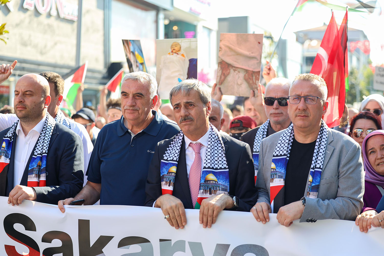 Yusuf Alemdar Filistin için sokağa dökülen binlerce Sakaryalıyla: "Filistin hepimizin davasıdır"