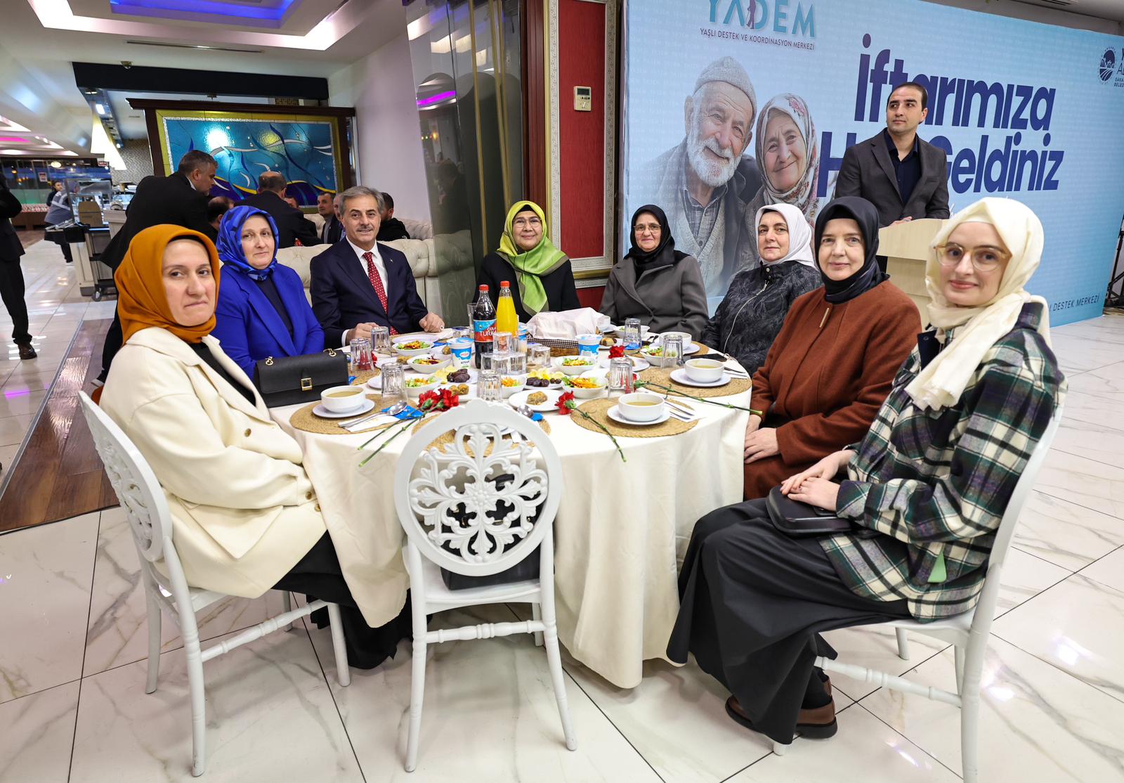 “Başımızın tacı büyüklerimizi asla yalnız bırakmayacağız”