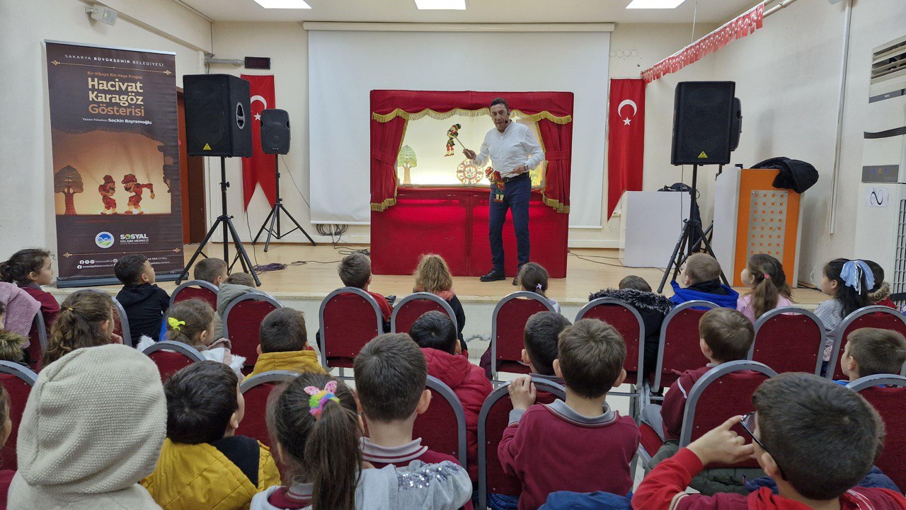 Şehrin dört yanında ‘Bir Hikâye Bin Neşe’ 