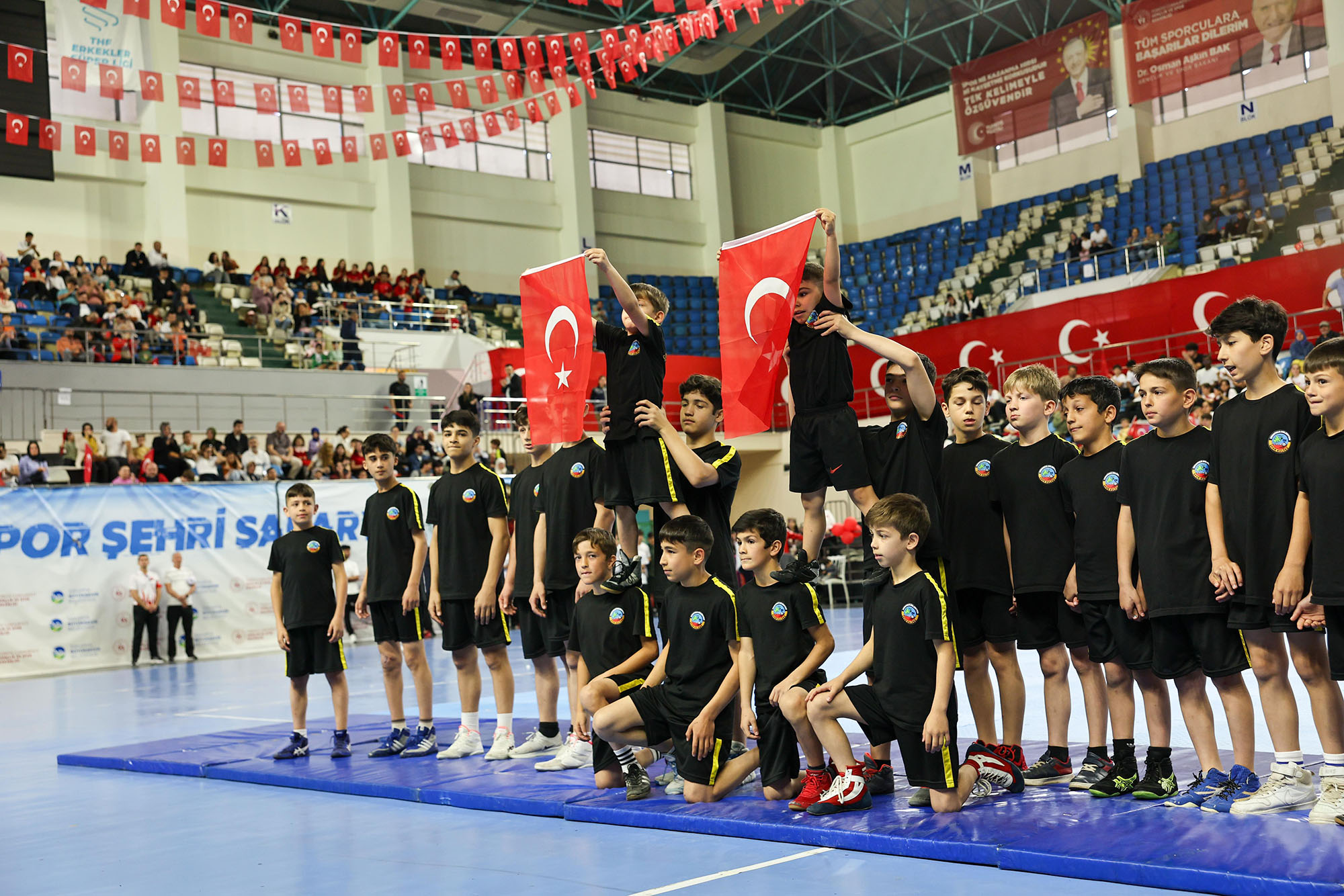 “Tüm imkânlarımızı gençlerimiz için seferber etmeye devam edeceğiz”