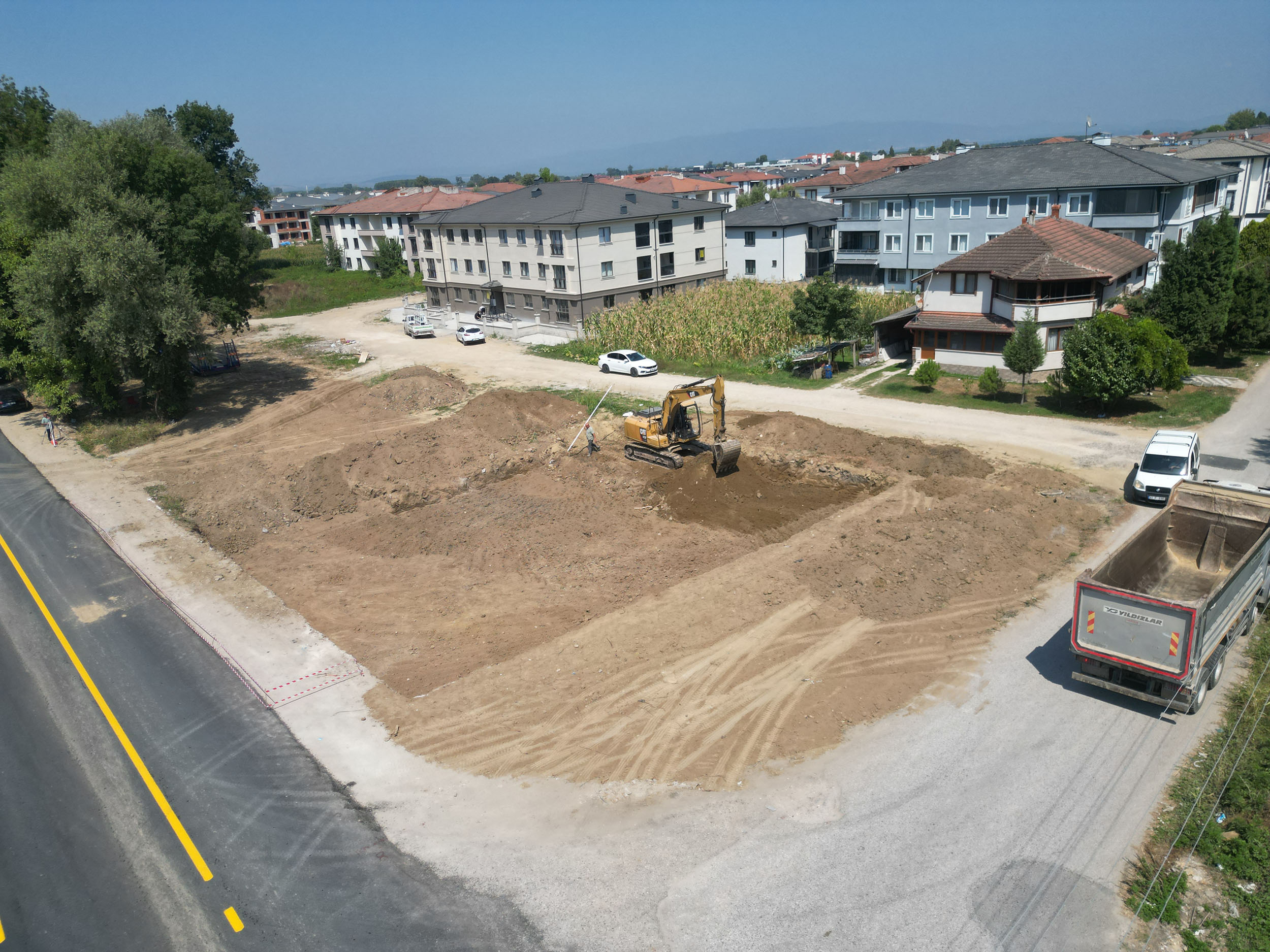 İş makinaları her gün bir başka proje için sahaya iniyor: Akyazı Sosyal Tesis’te işlem başladı