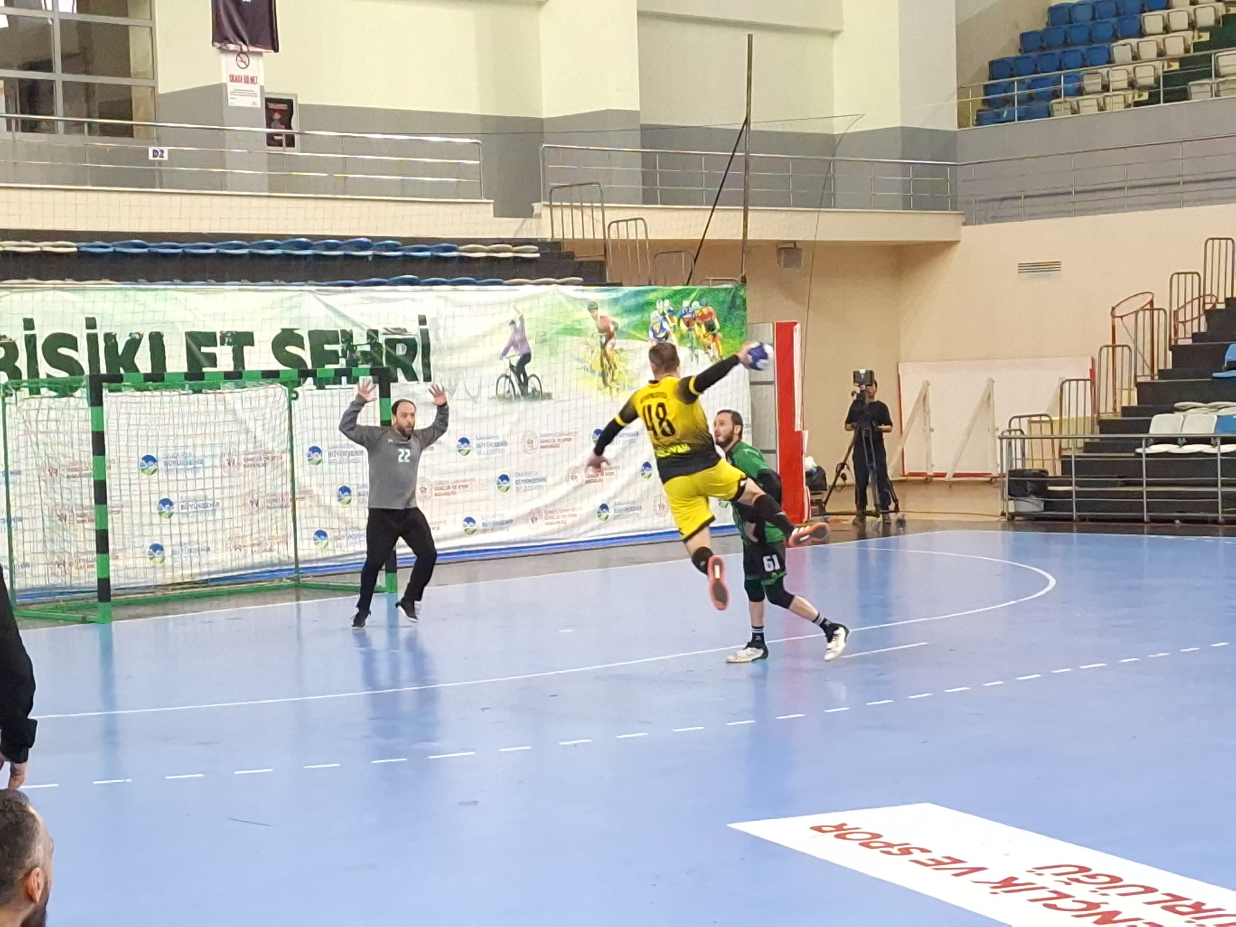 Büyükşehir Hentbol evinde kaybetti: 34-37