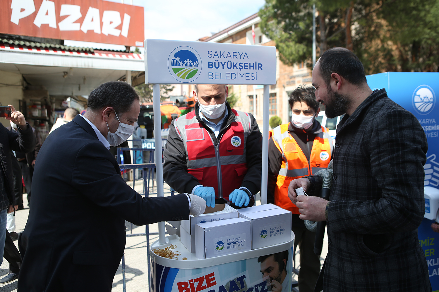 İlçelerde ücretsiz maske dağıtımı devam ediyor