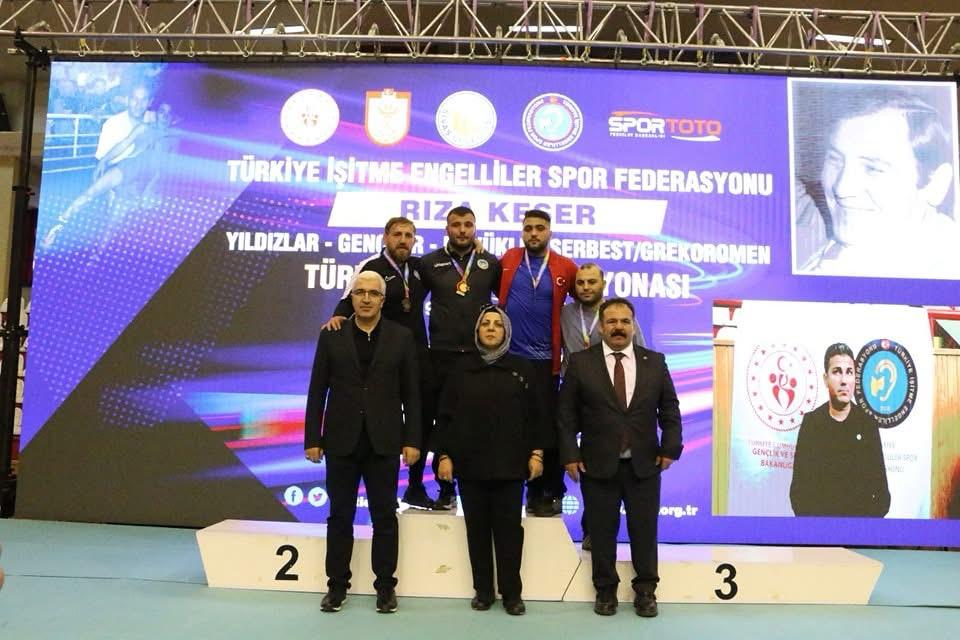 Büyükşehir güreşçileri Sivas’ta şampiyon oldu