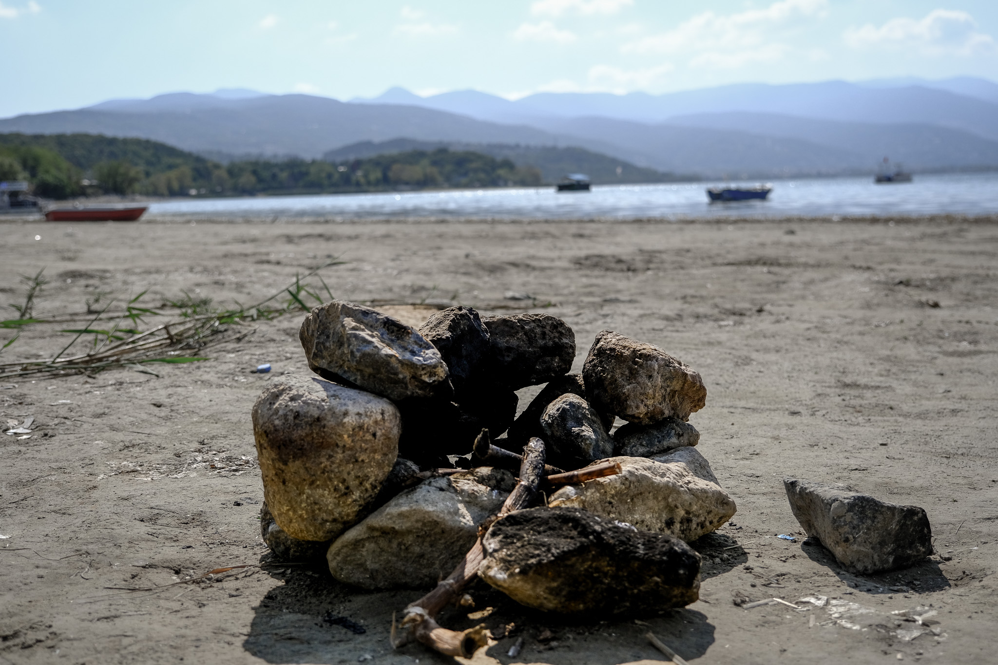 Sapanca Gölü çevresinden 2 ton çöp toplandı
