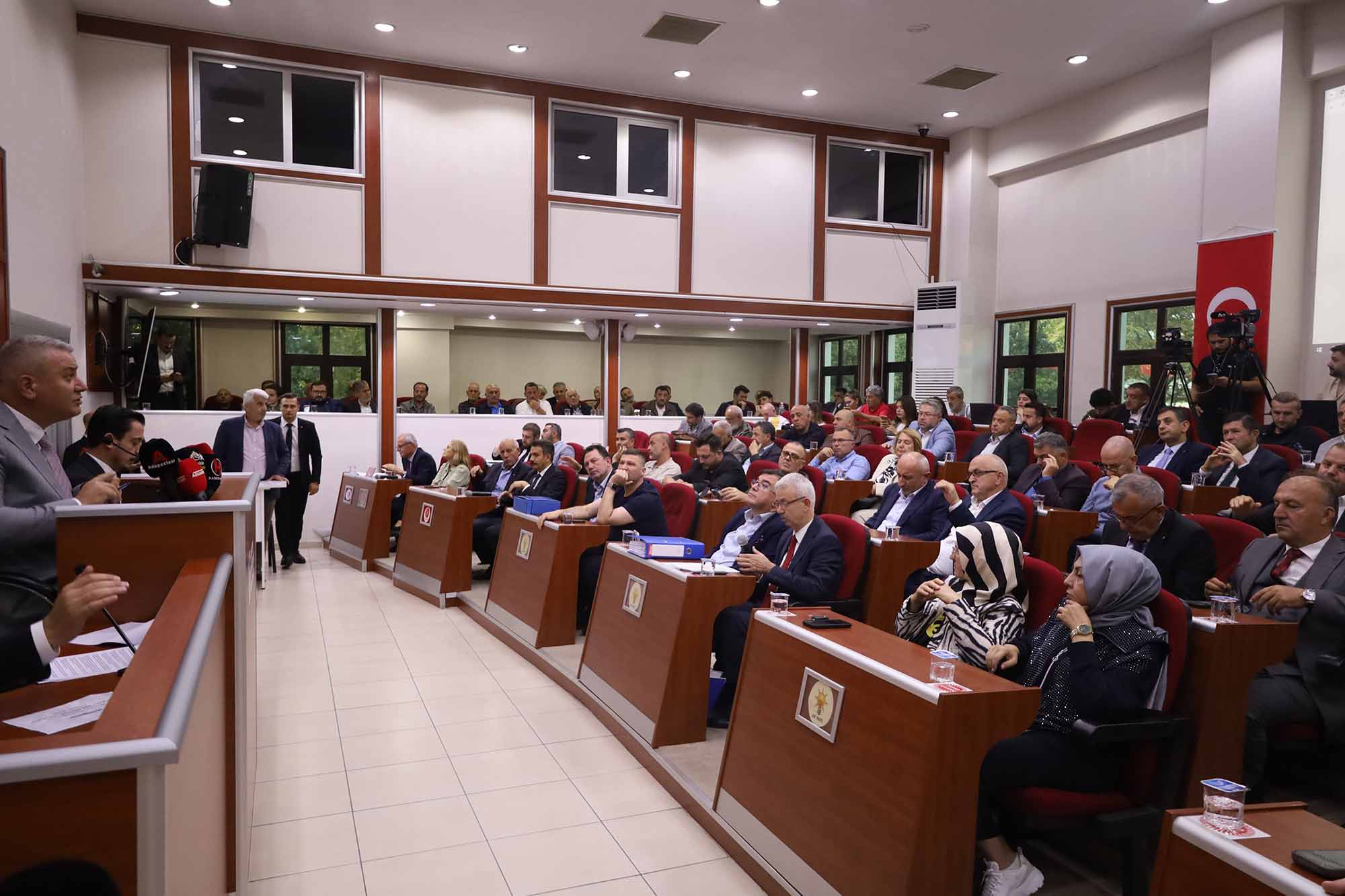 Büyükşehir Meclisi’nde tarihi karar: 153 kırmızı dolmuş taksiye dönüşüyor