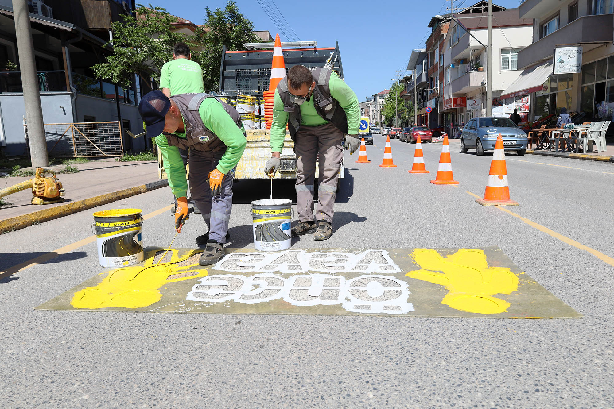 Trafikte yaya önceliği için geçitlerde yoğun çalışma