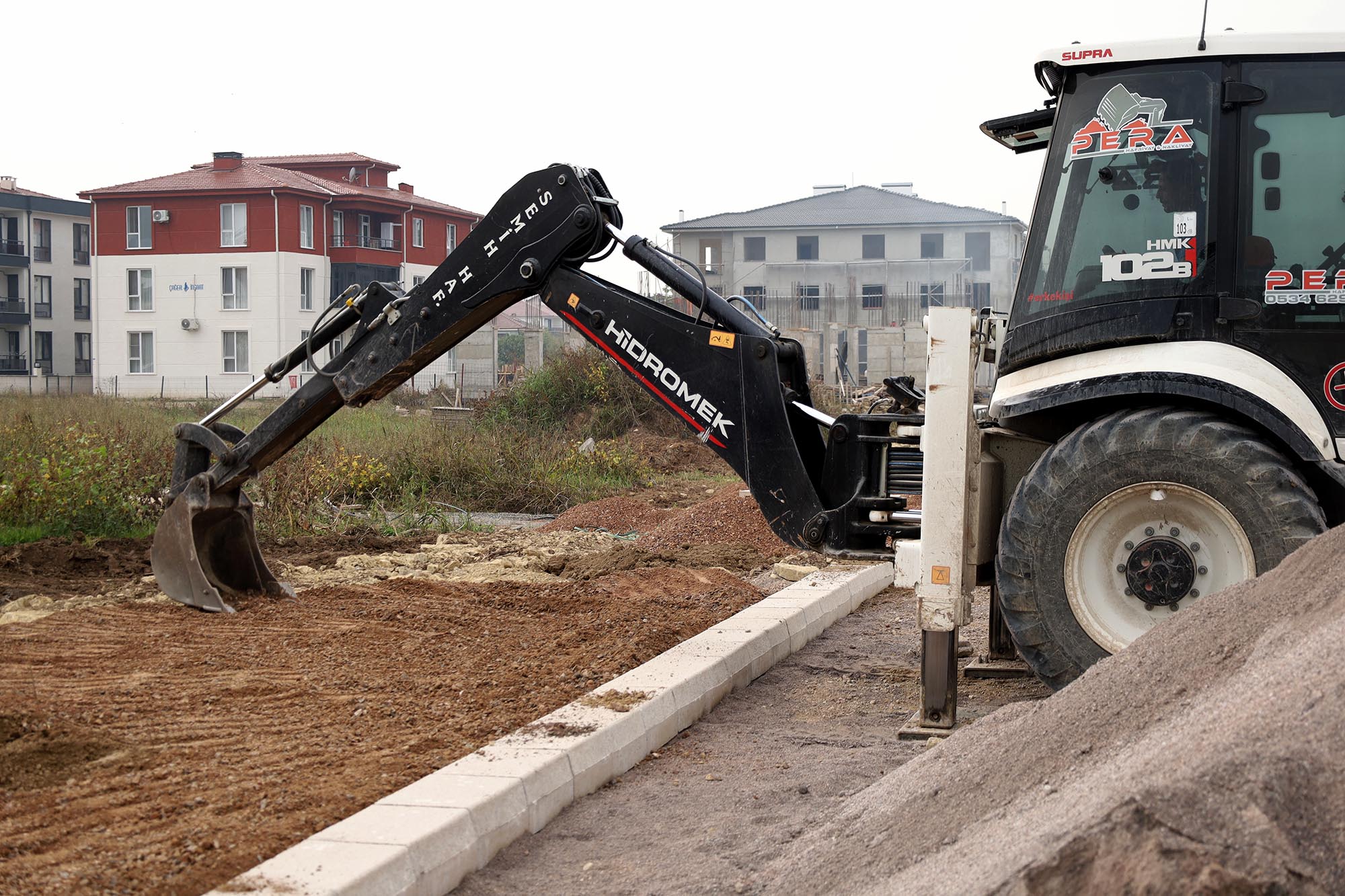 Hanlı-OSB duble yolunda önce kaldırım ve bisiklet yolu, ardından asfalta geçilecek