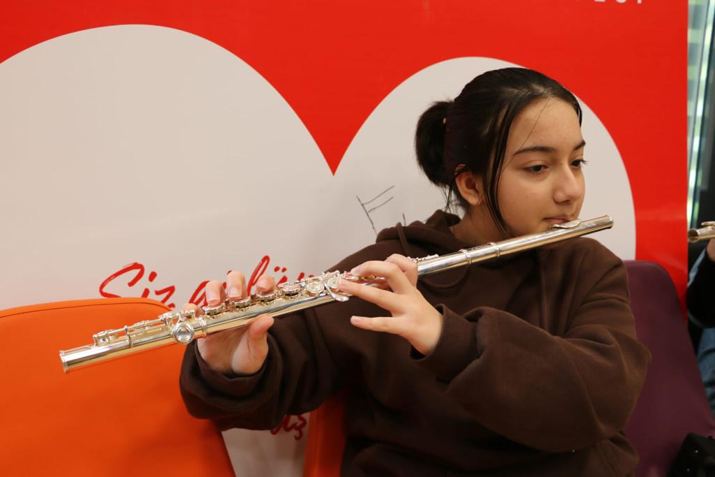 SGM’de çocuklar yan flüt derslerinde keyifli anlar yaşıyor
