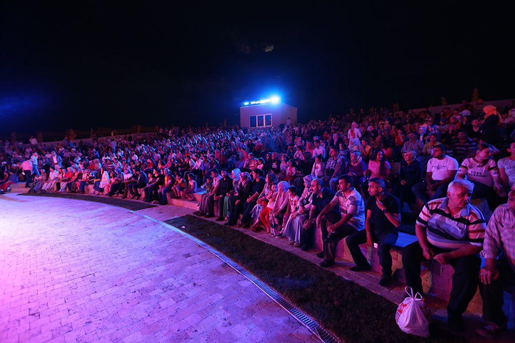 Açık Hava Sahnesi’nde Şiir Akşamı